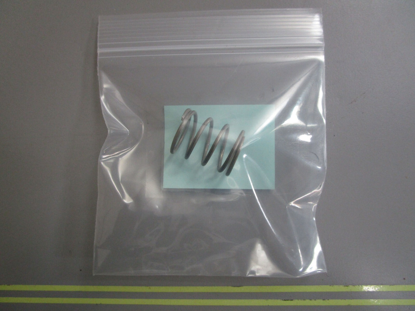 *NEW OEM* 0770 OMC Johnson Evinrude Spring 331186 0331186