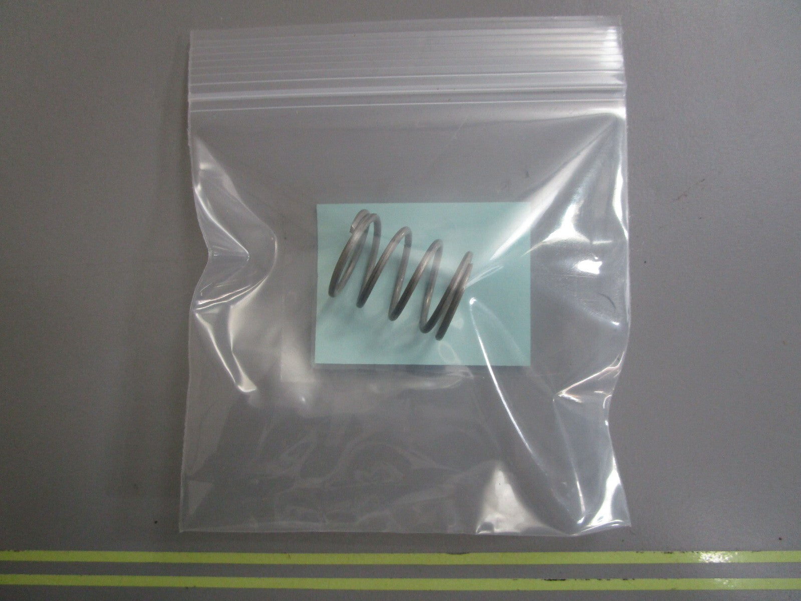 *NEW OEM* 0770 OMC Johnson Evinrude Spring 331186 0331186