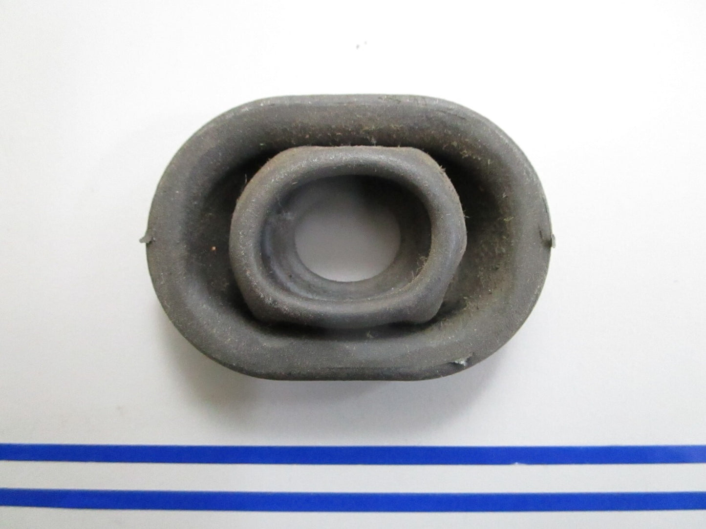*NEW OEM* 0820 OMC Johnson Evinrude Grommet 304019 0304019