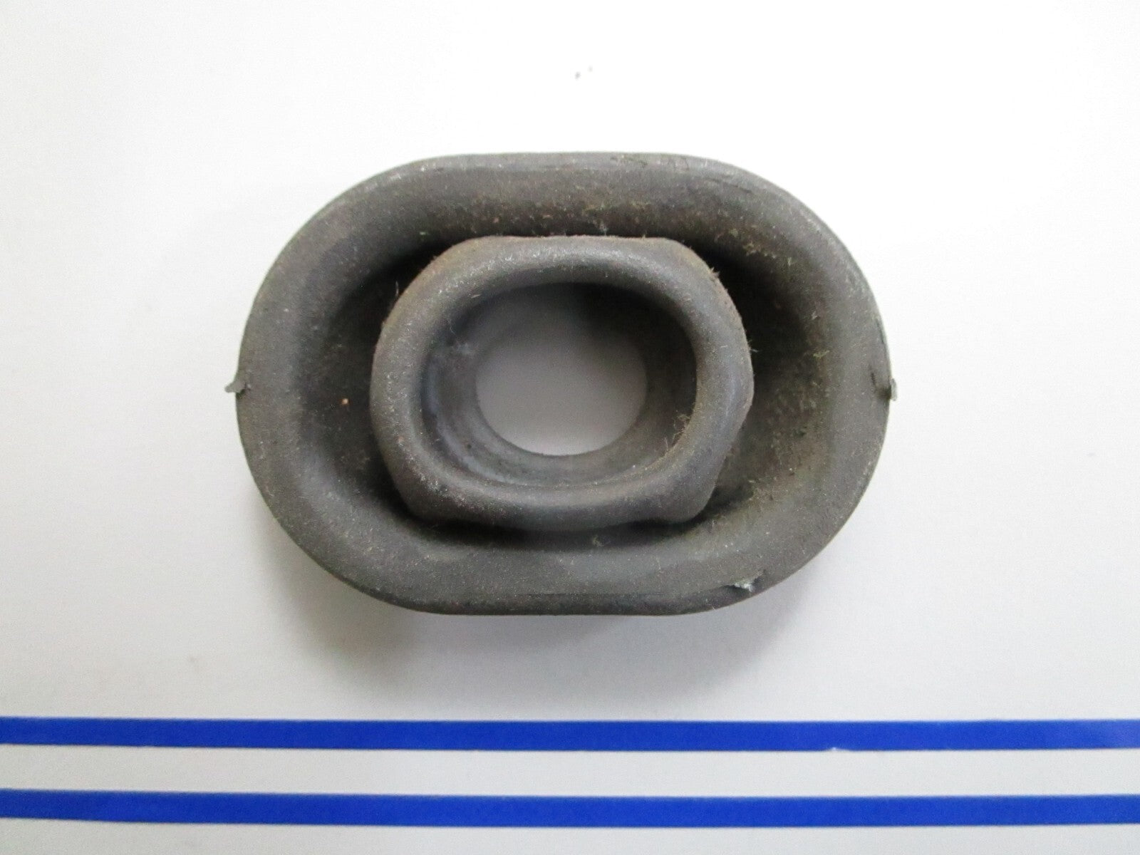 *NEW OEM* 0820 OMC Johnson Evinrude Grommet 304019 0304019