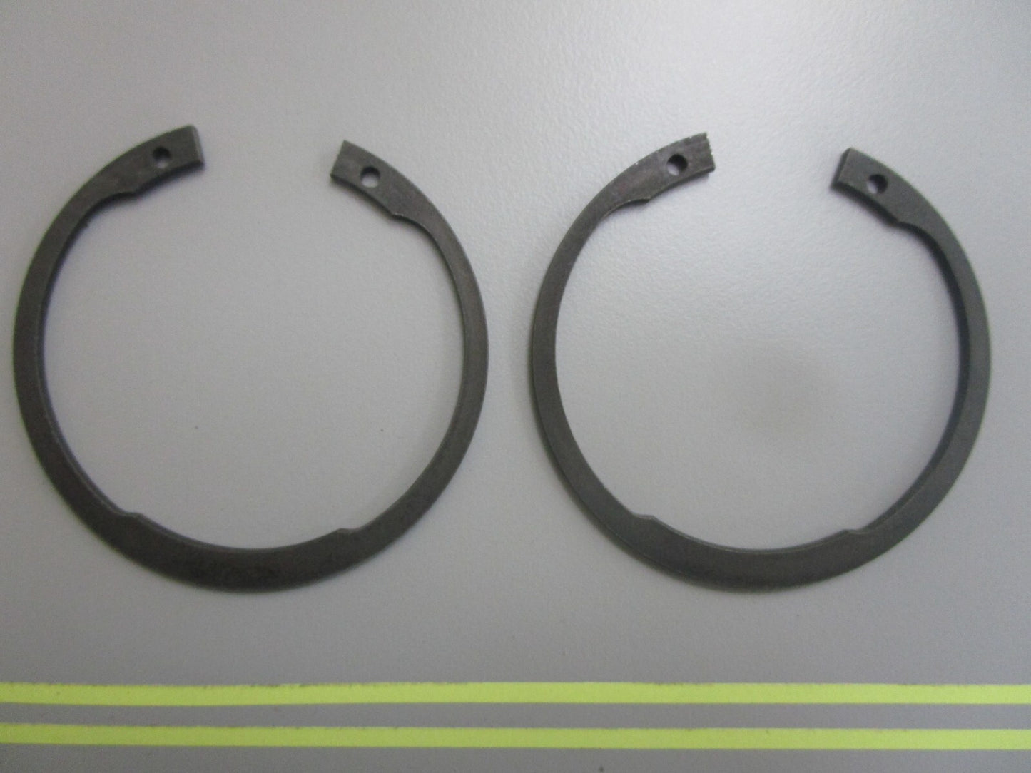 *NEW OEM* (LOT OF 2) 0810 Volvo Penta Snap Ring 914533