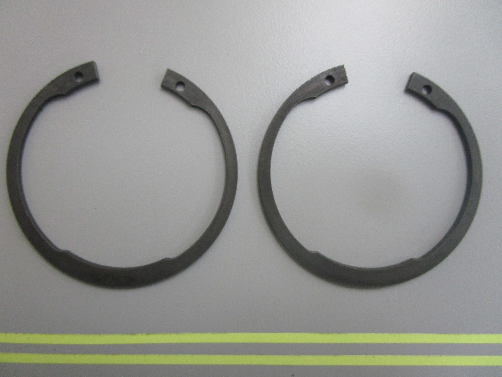 *NEW OEM* (LOT OF 2) 0810 Volvo Penta Snap Ring 914533