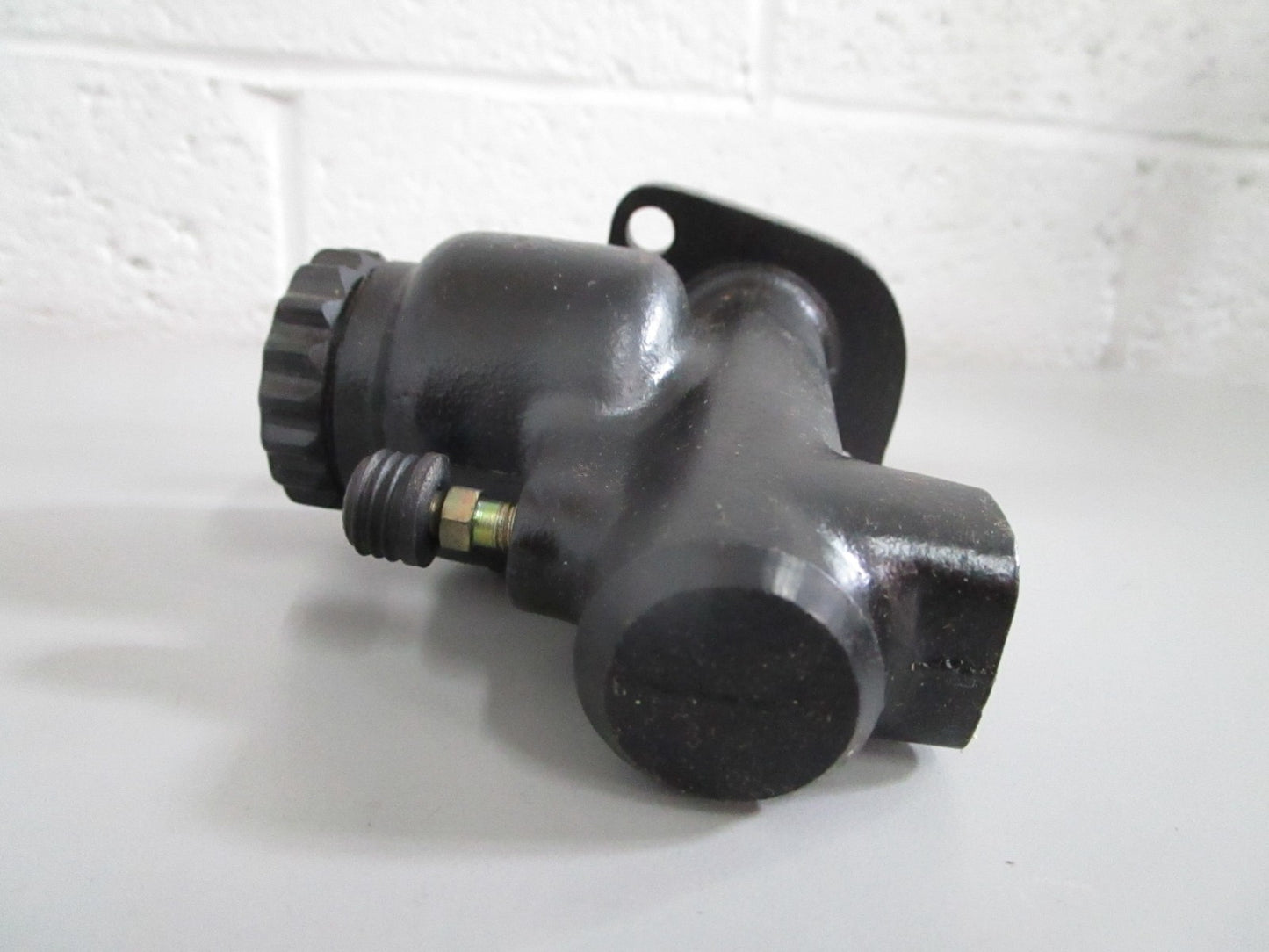NEW OEM 0002951506 Mercedes-Benz Clutch Master Cylinder 0820