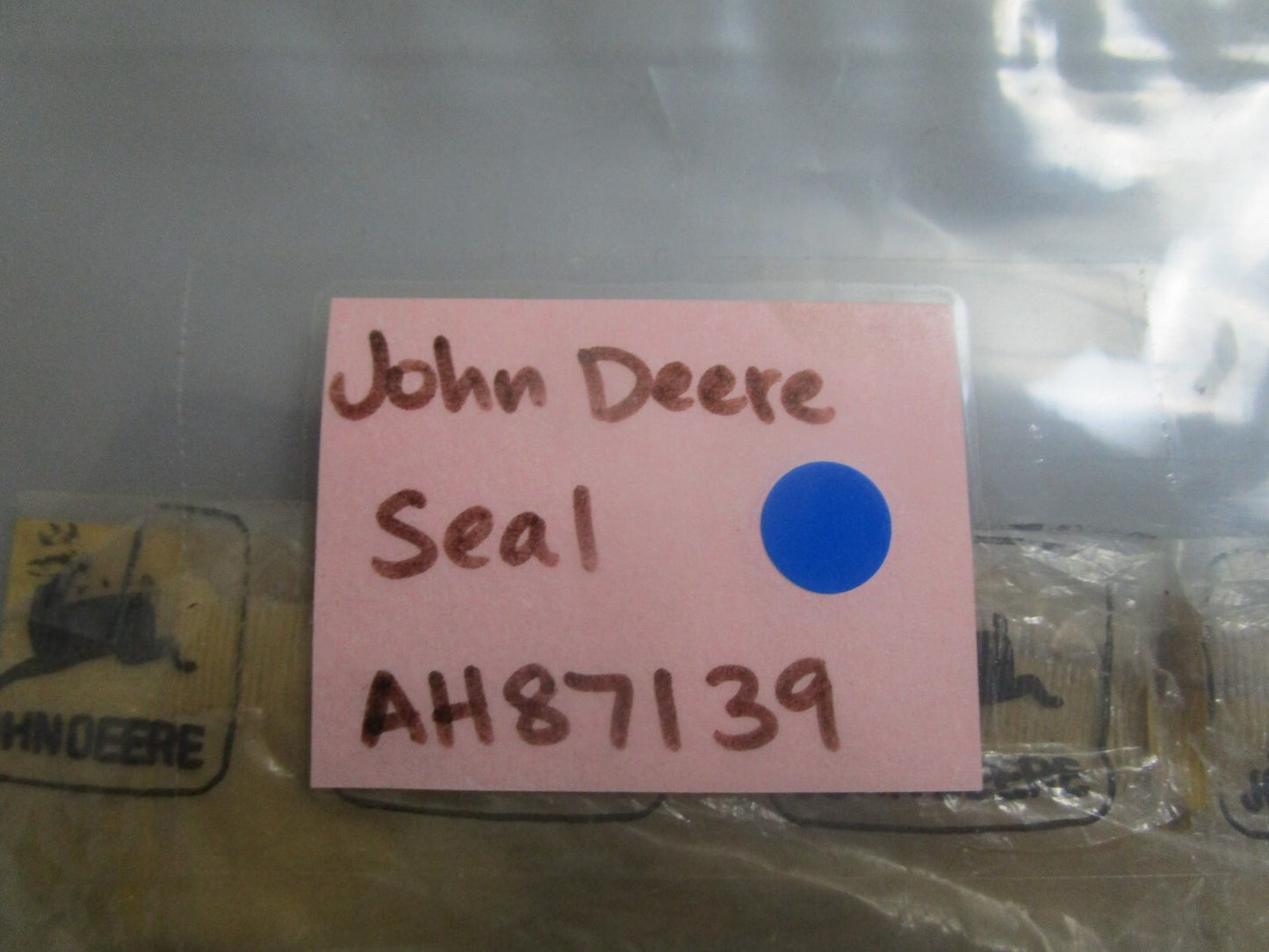 *NEW OEM* 0810 John Deere Seal AH87139