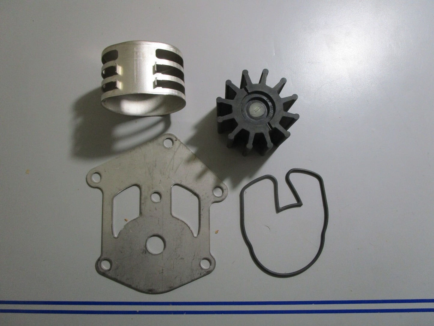 *NEW OEM* 0810 OMC Johnson Evinrude Water Pump Kit 0987743 *Missing Gasket*