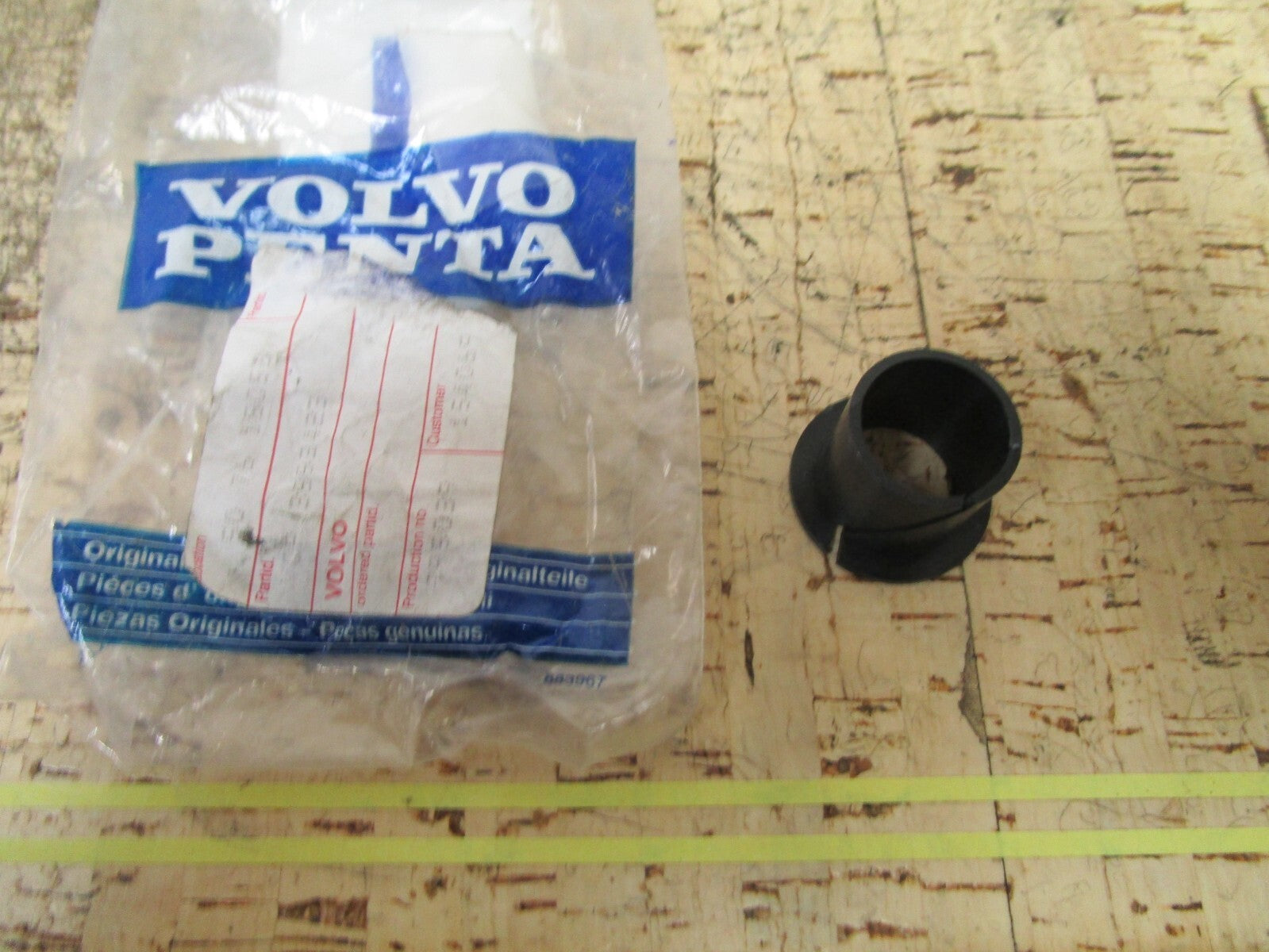 *NEW OEM* 0810 Volvo Penta Bushing 3853423