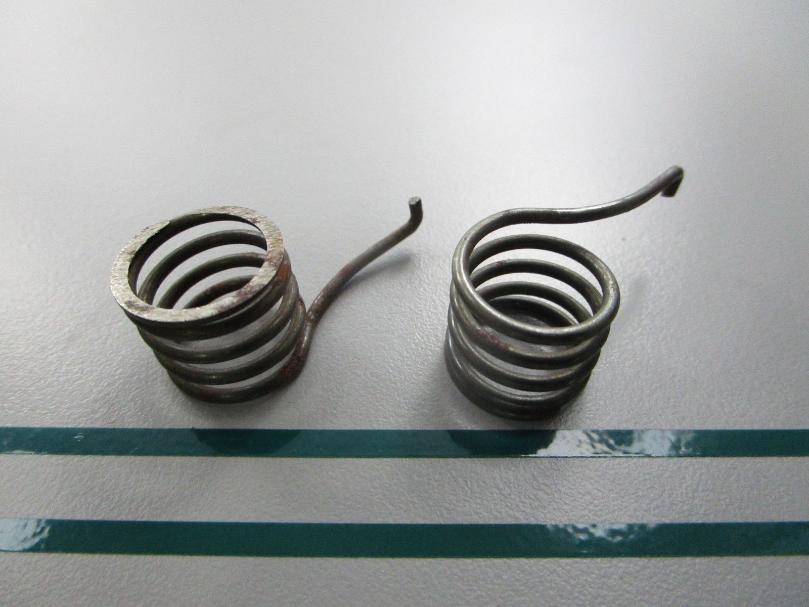NEW OEM (LOT OF 2) 18152-90000 Suzuki Spring 0810