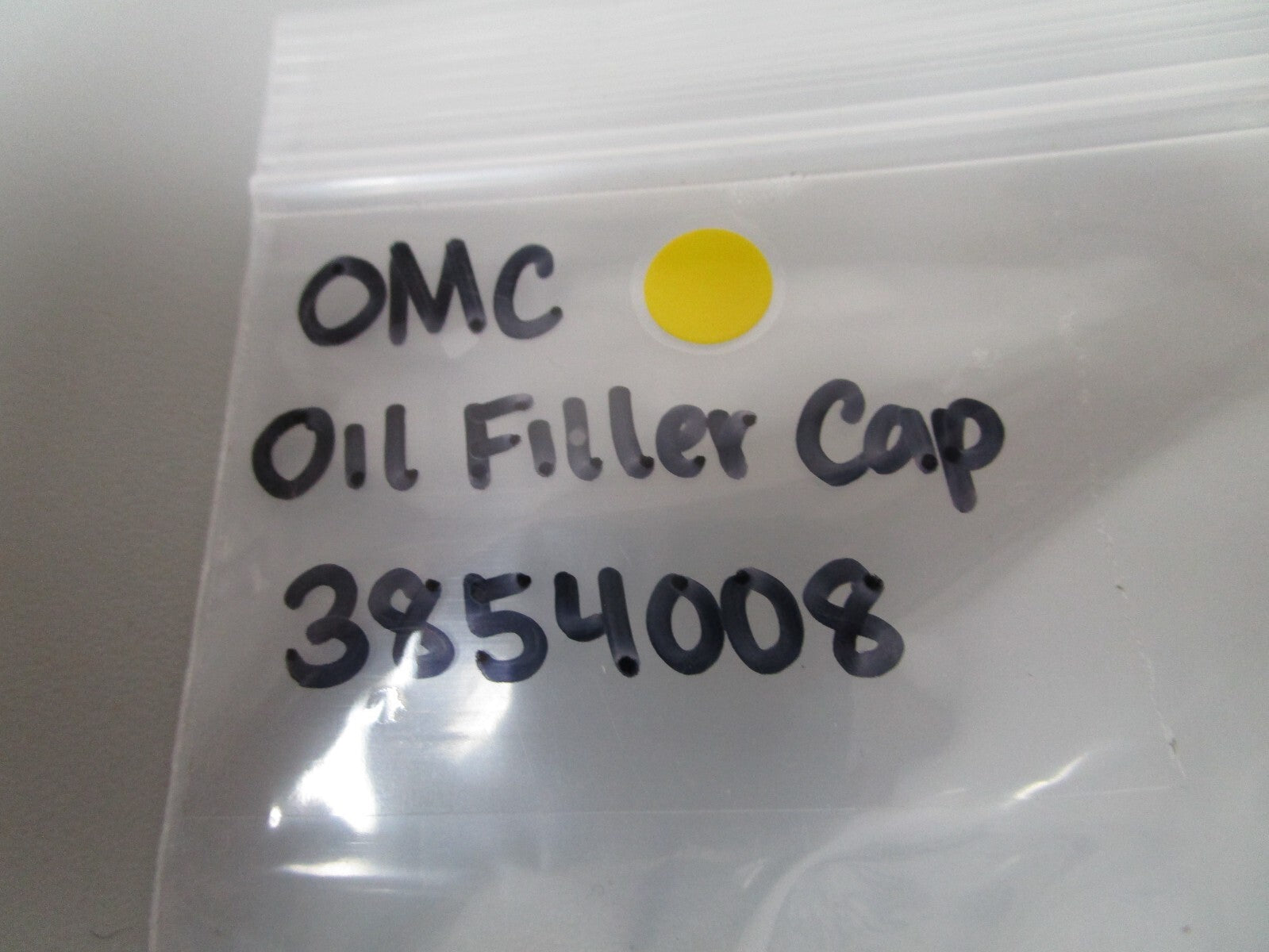 *NEW OEM* 0810 OMC Johnson Evinrude Oil Filler Cap 3854008