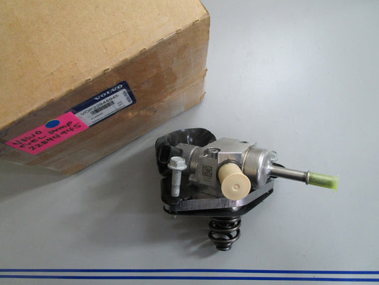 *NEW OEM* 0820 Volvo Penta Fuel Pump 22844945