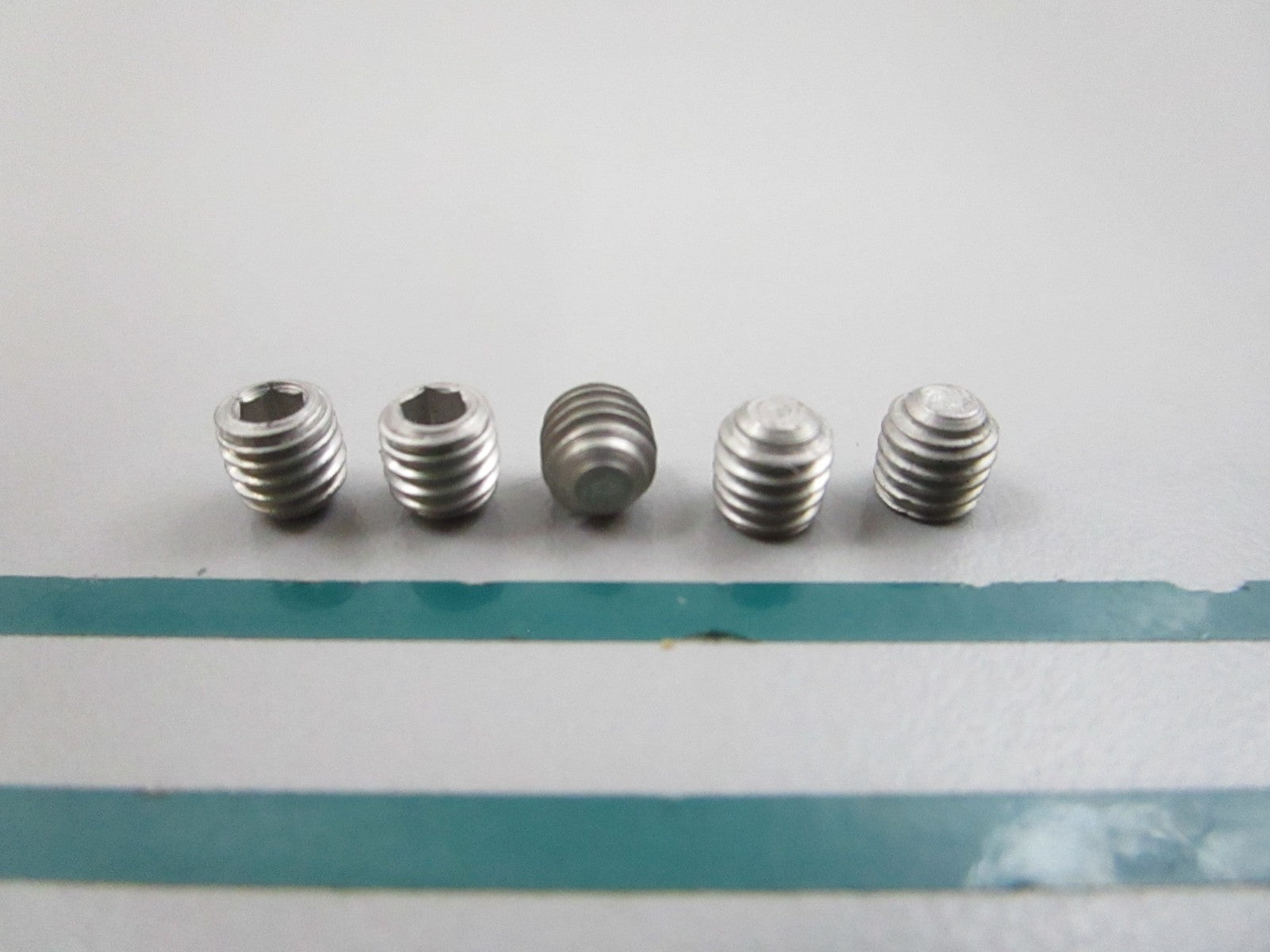 NEW OEM (LOT OF 5) 318605 0318605 OMC Johnson Evinrude Set Screw 0810