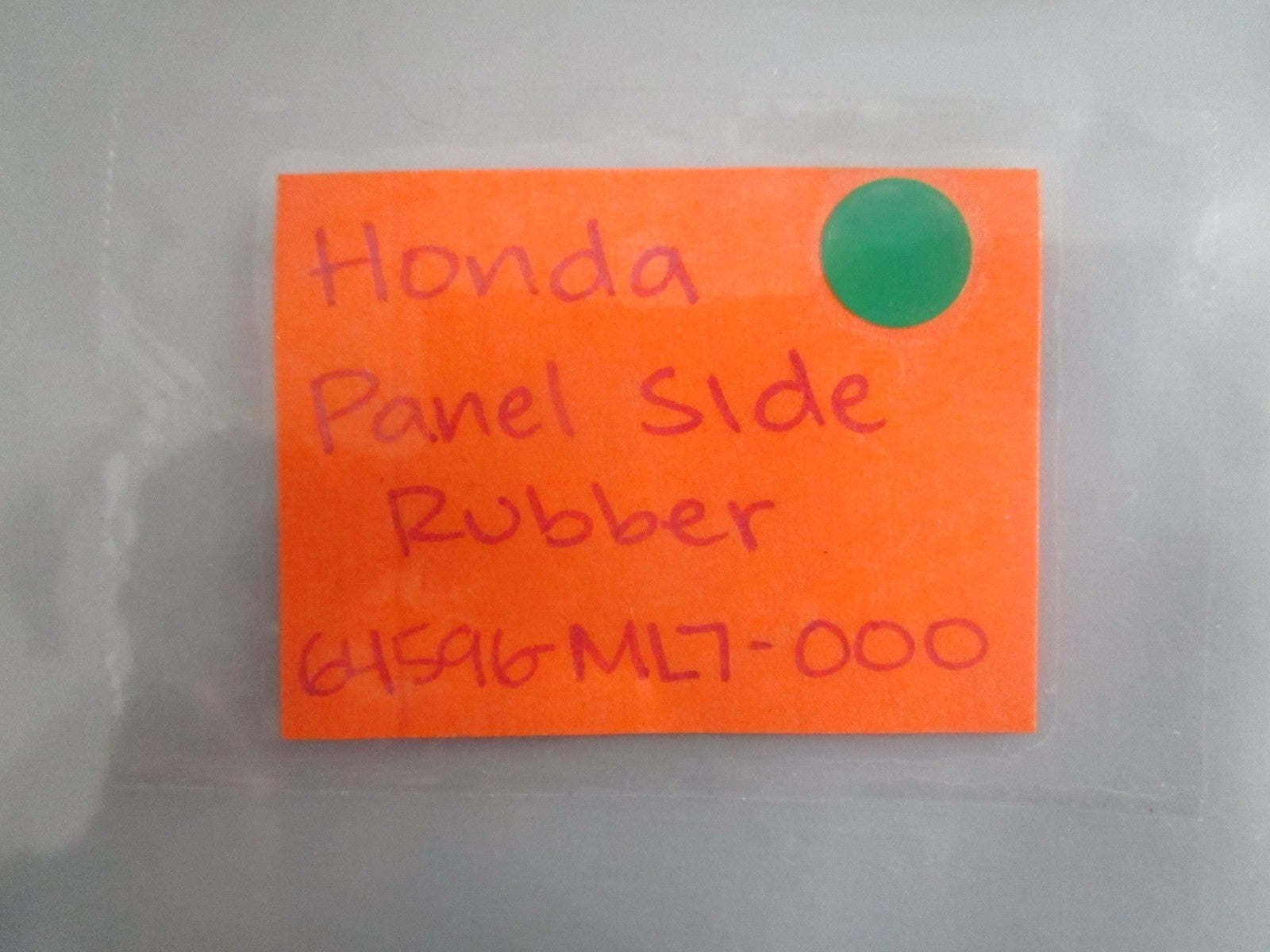 NEW OEM 64596-ML7-000 Honda Panel Side Rubber 0820