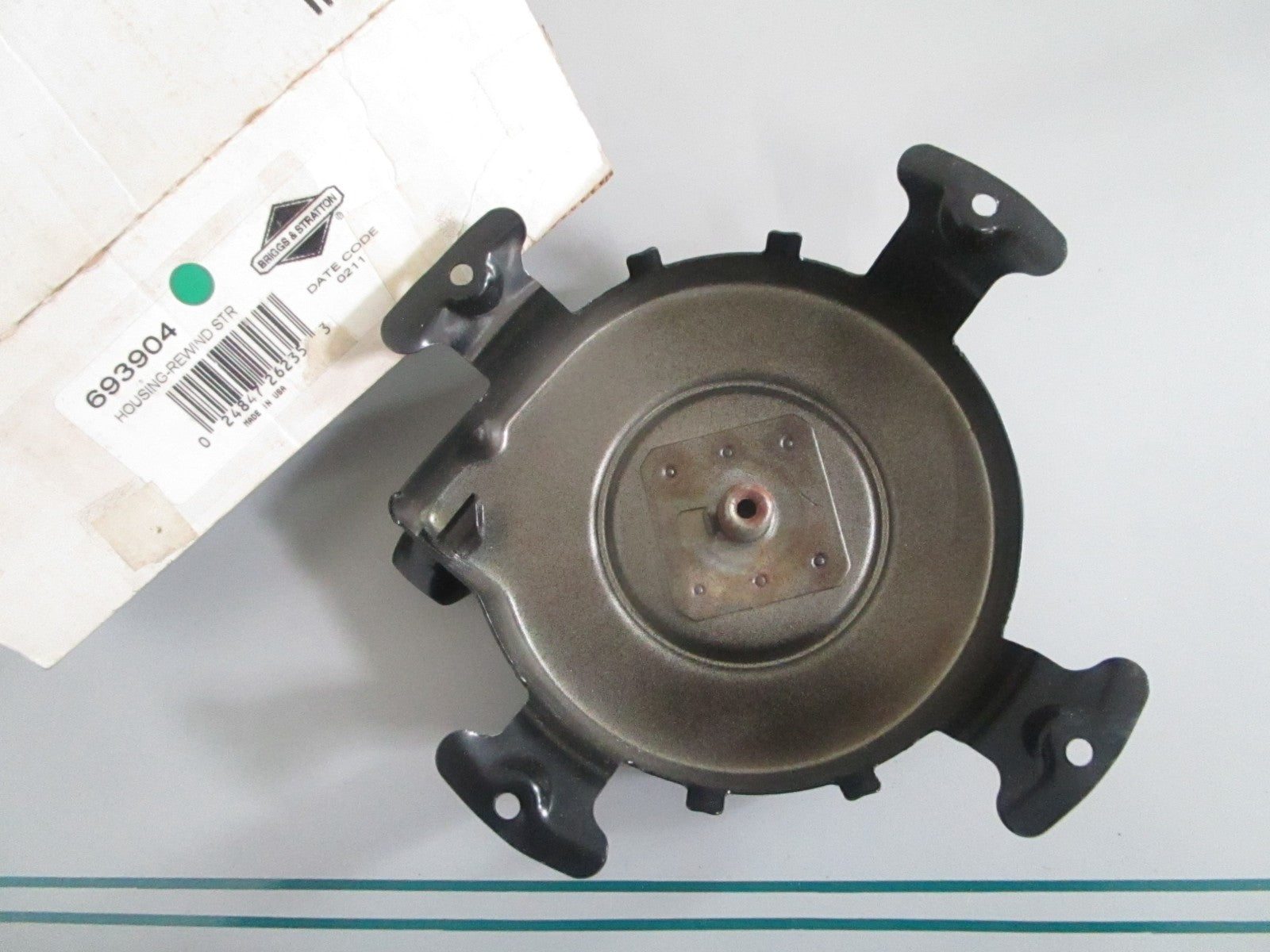 NEW OEM 693904 Briggs & Stratton Rewind Starter Housing 0820