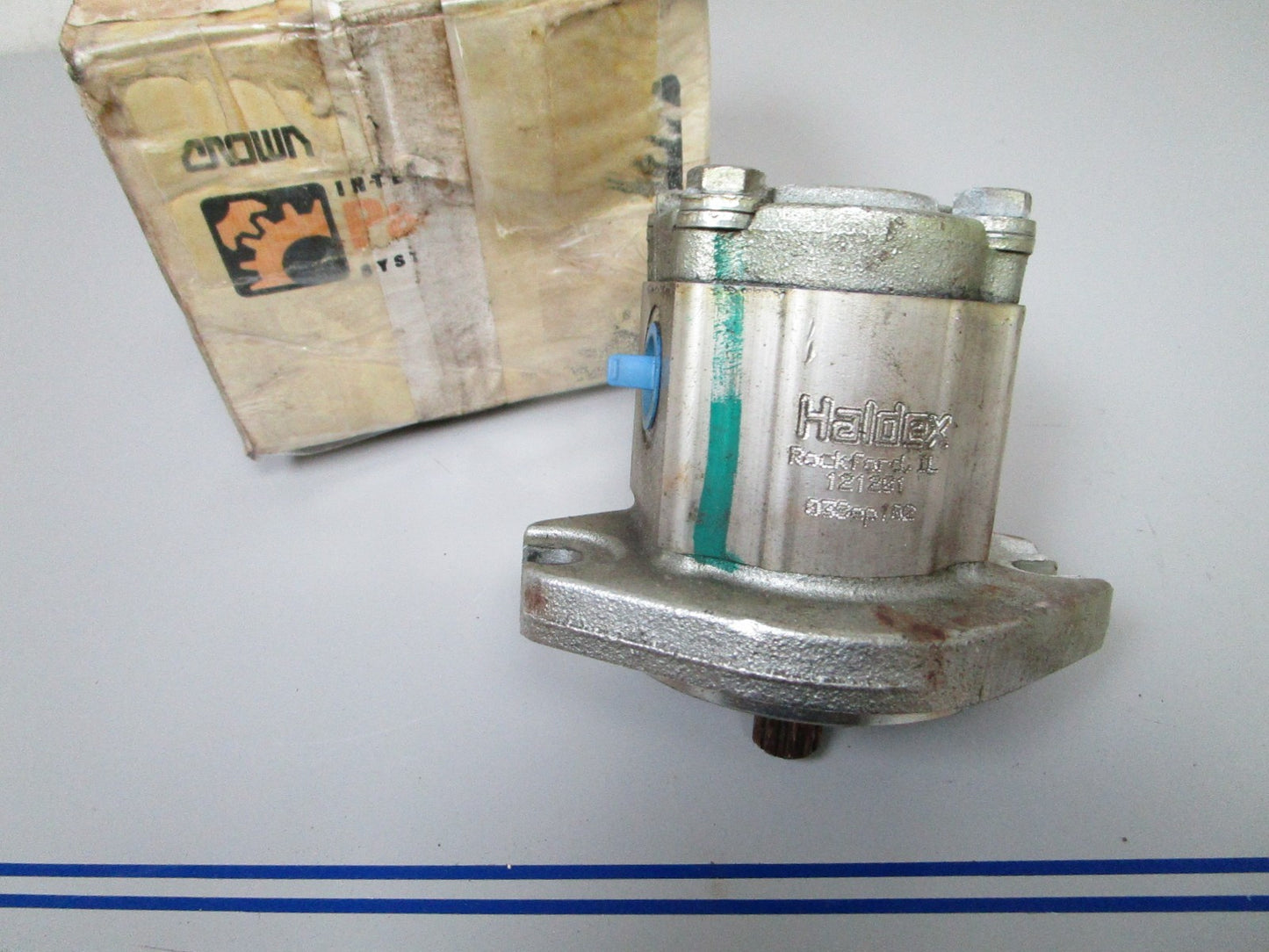 NEW OEM 121201 Crown Hydraulic Pump 0720