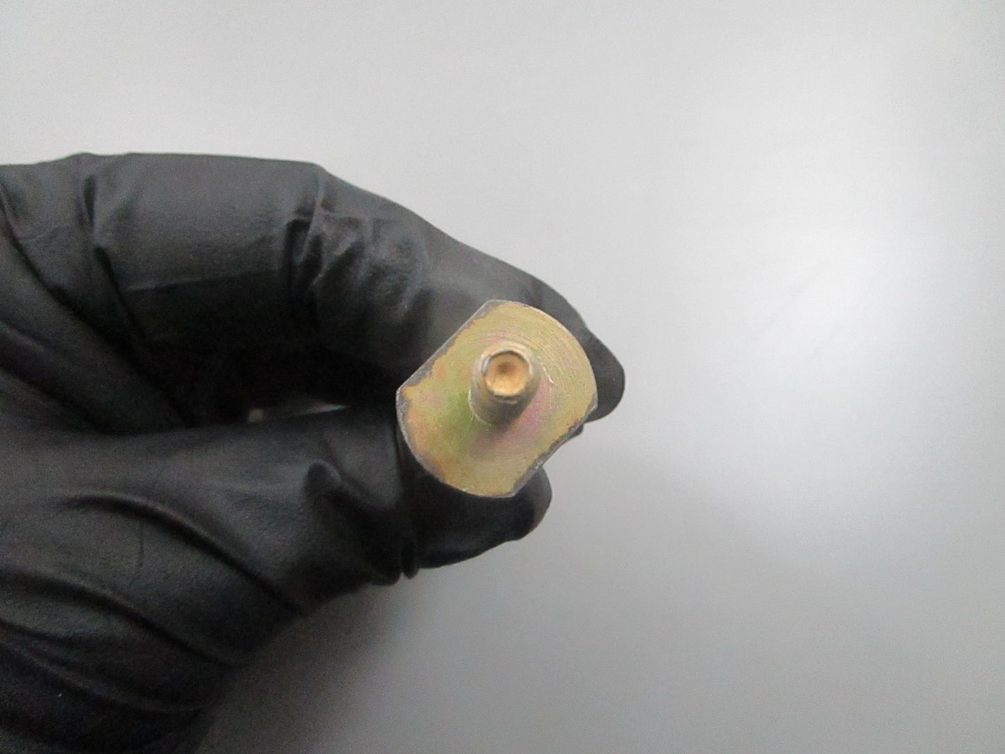 *NEW OEM* 0810 OMC Johnson Evinrude Stud 909536 0909536