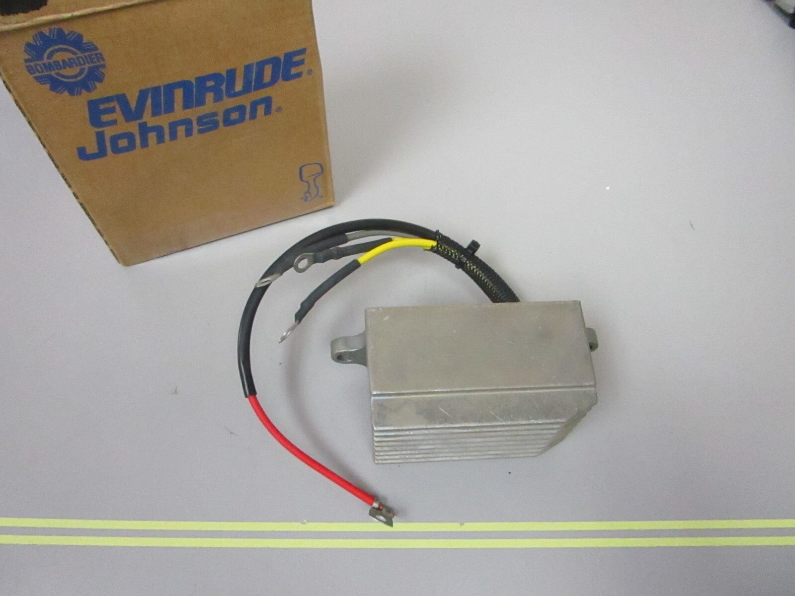 *NEW OEM* 0720 OMC Johnson Evinrude 4/12A Rectifier Regulator Assembly 585001