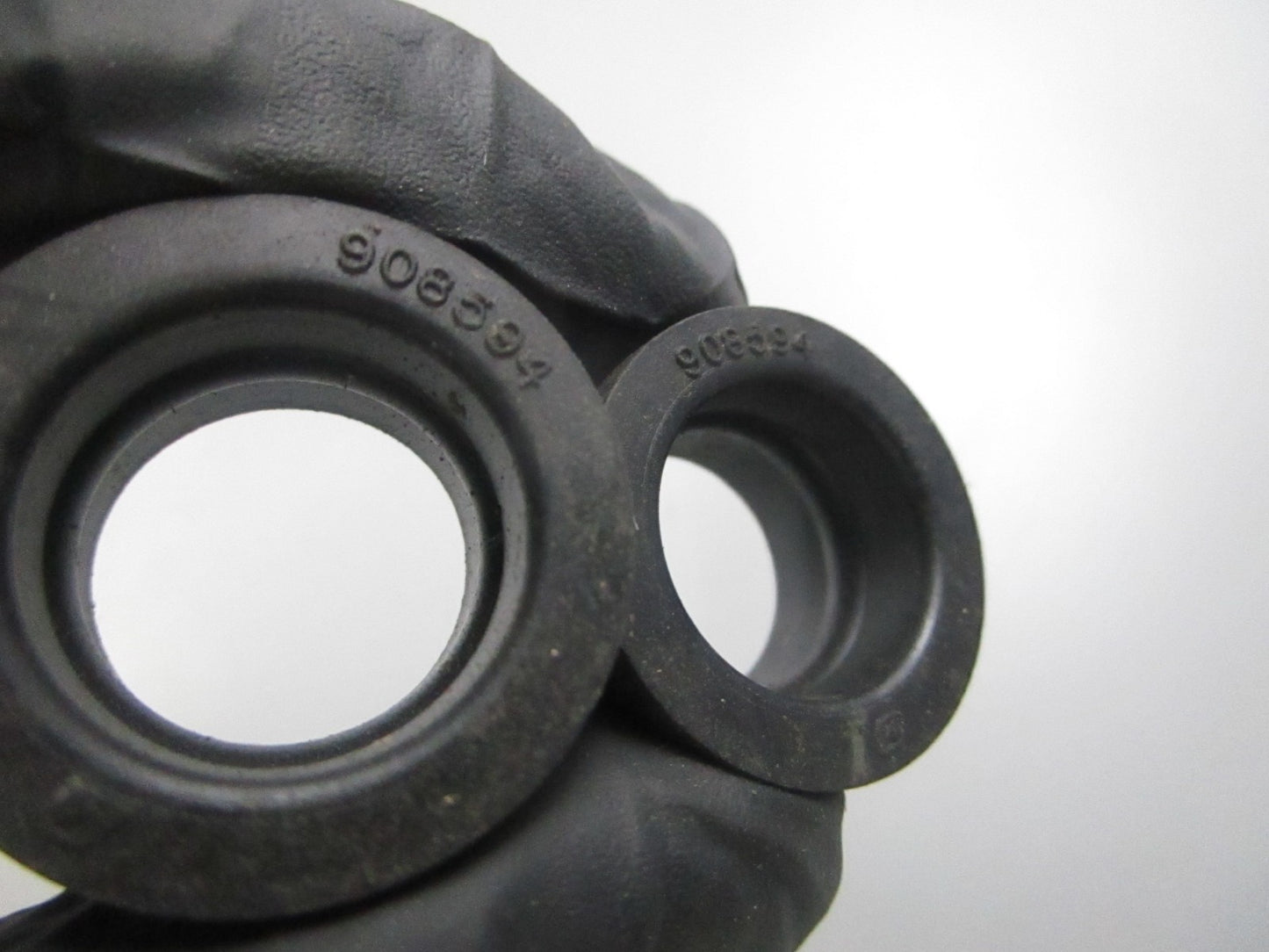 NEW OEM (LOT OF 2) 908594 0908594 OMC Johnson Evinrude Grommet 0810