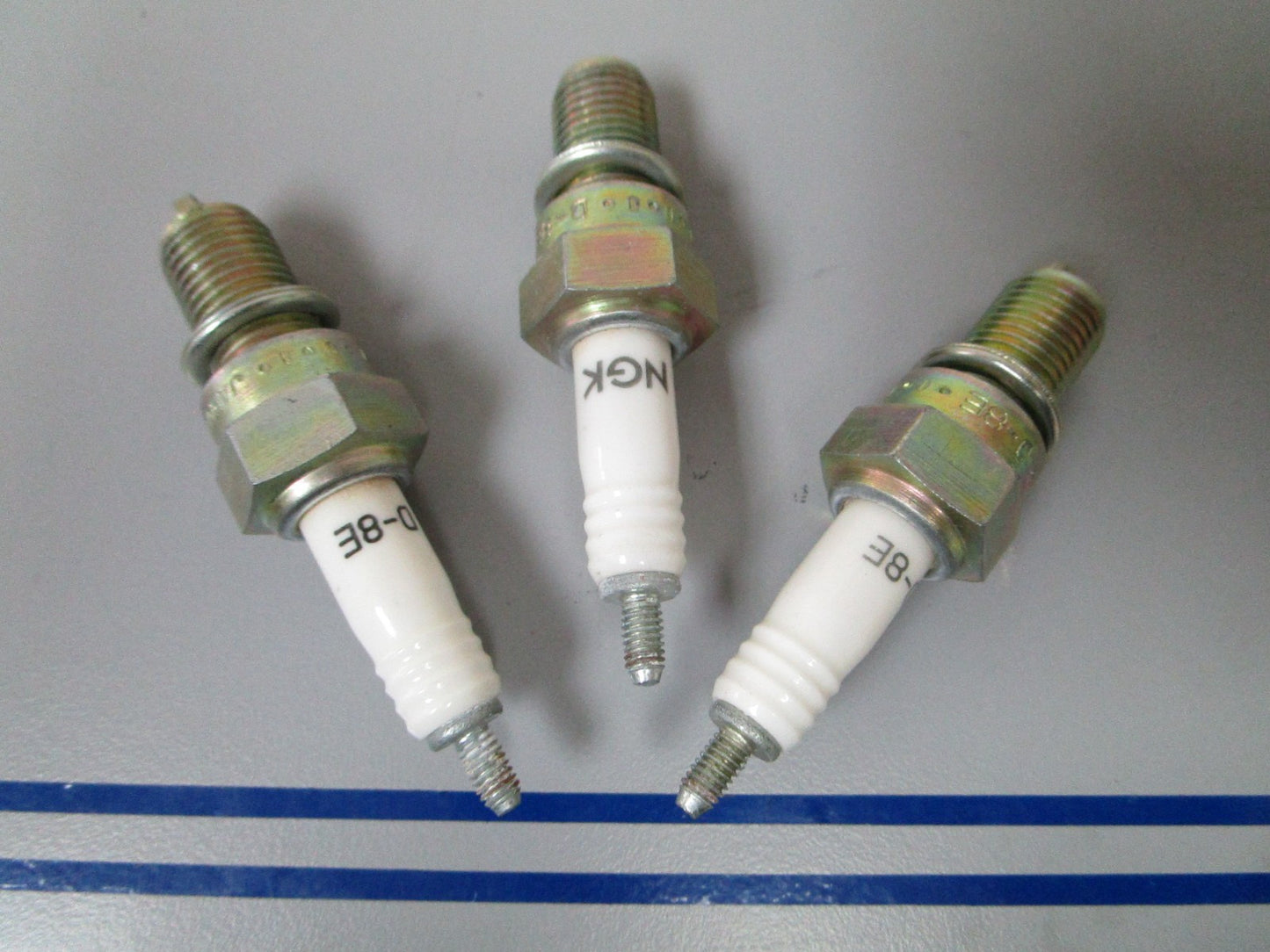 NEW (LOT OF 3) D-8E NGK Spark Plug 0810
