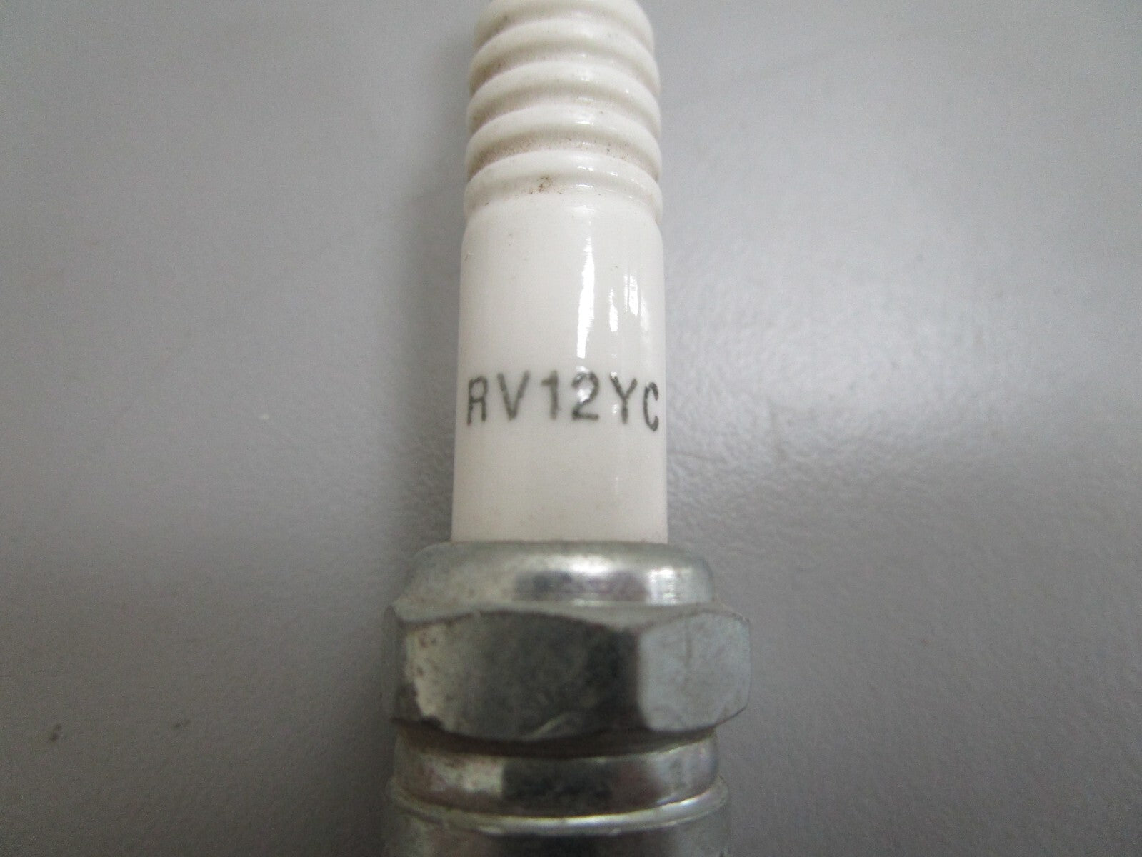 *NEW* (LOT OF 24) 0820 Champion Spark Plug RV12YC