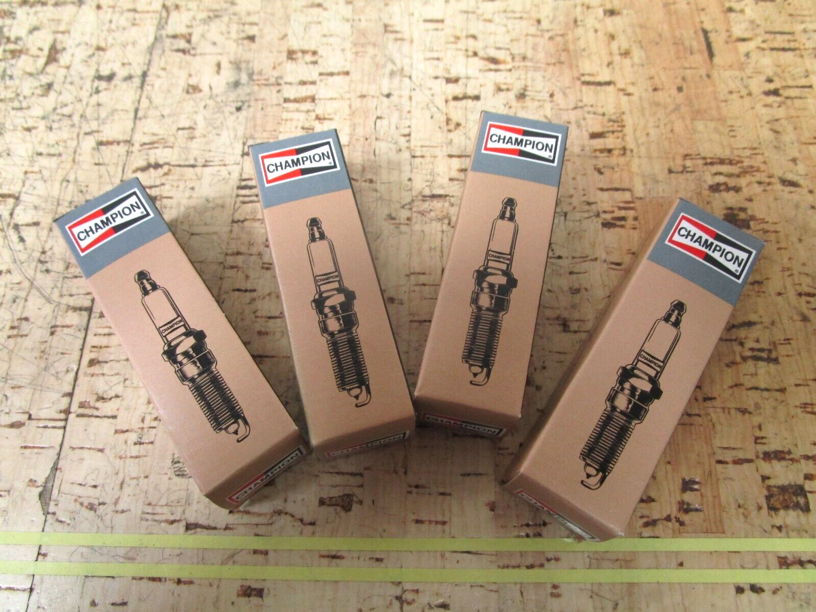 *NEW* (LOT OF 4) 0750 Champion SPARK PLUG RV15YC4