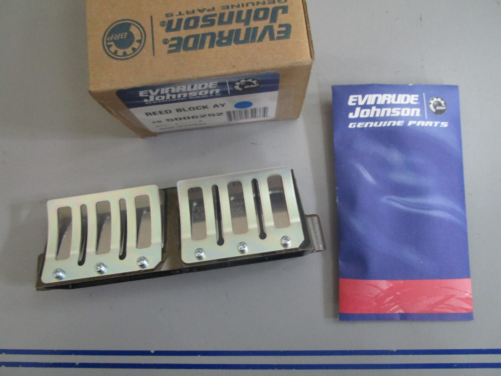 *NEW OEM* 0810 OMC Johnson Evinrude Reed Block Assembly 5006252