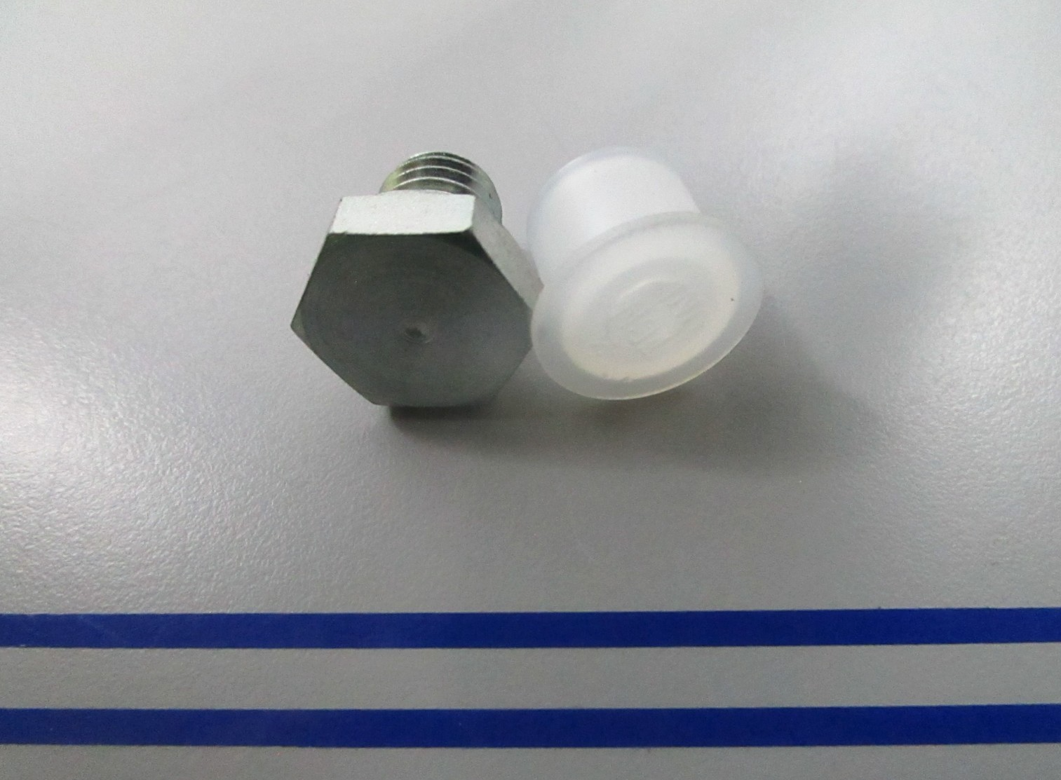 *NEW OEM* 0810 CAT Plug 8M-9307