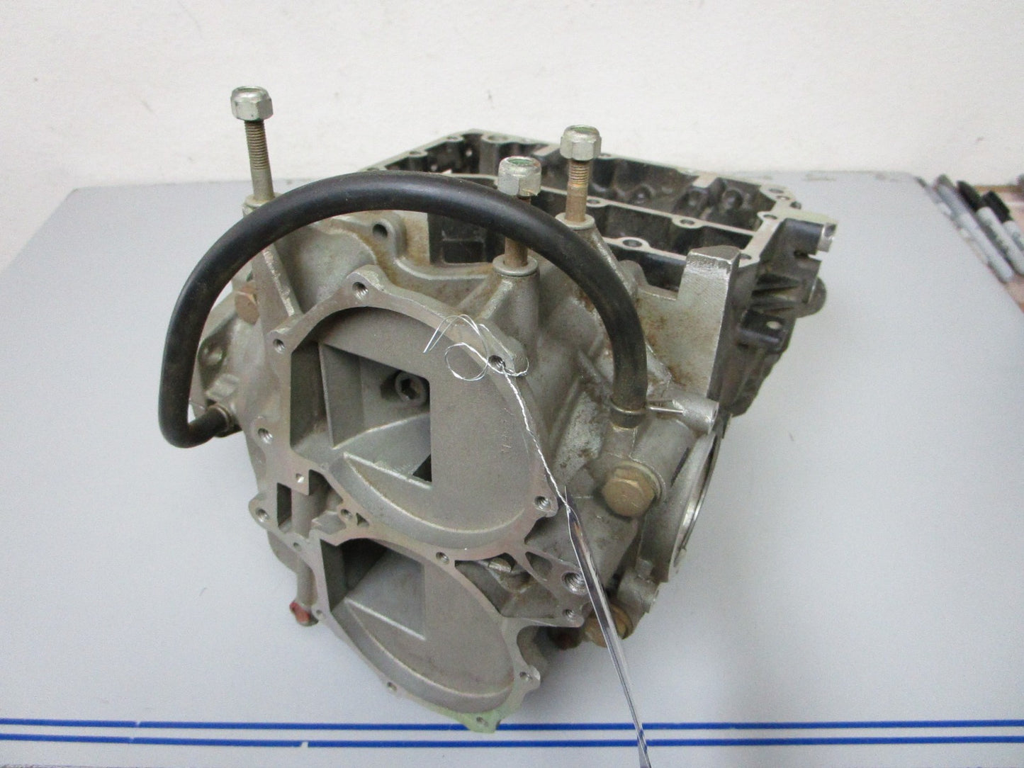 *NEW OEM* 0720 OMC Johnson Evinrude 83' 84' 85' 86' 40hp Cylinder Crankcase