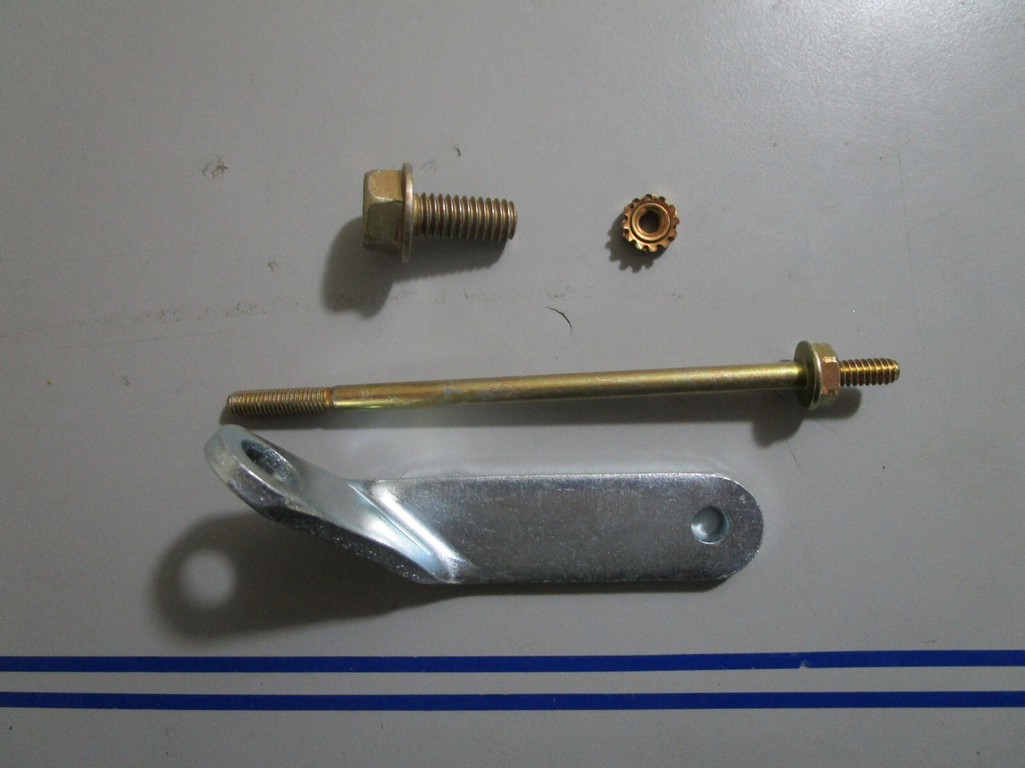 *NEW OEM* 0810 OMC Johnson Evinrude Starter Bracket Kit 3855672