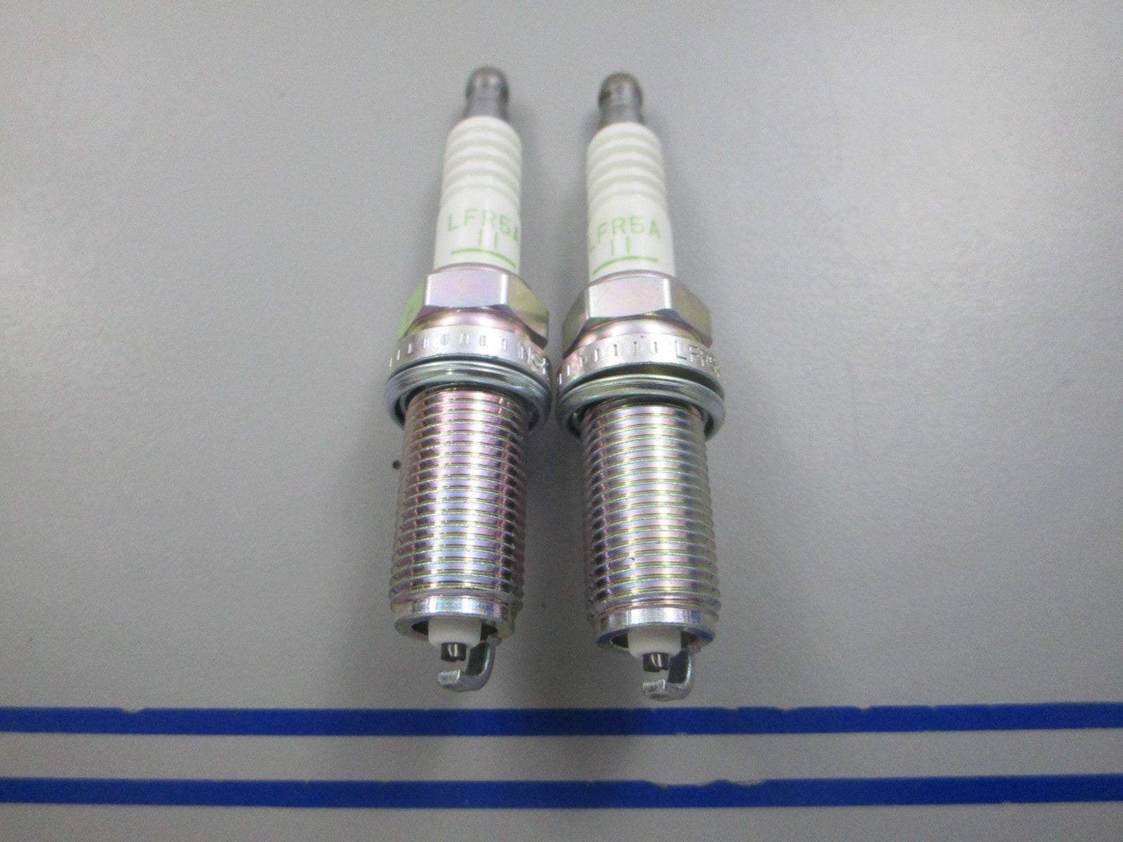 NEW (LOT OF 2) LFR5A-11 NGK V-Power Spark Plug 0810