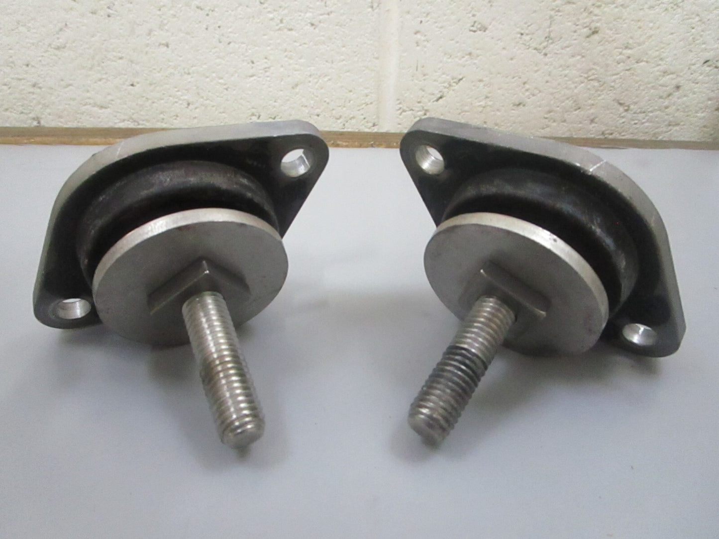 *NEW OEM* 0810 Volvo Penta  *Incomplete* Rear Mount Kit 3857439