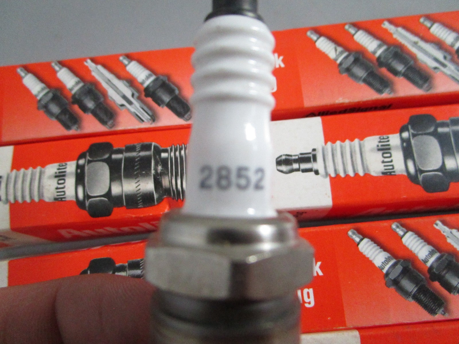 NEW OEM (LOT OF 10) 2852 Autolite Spark Plug 0820