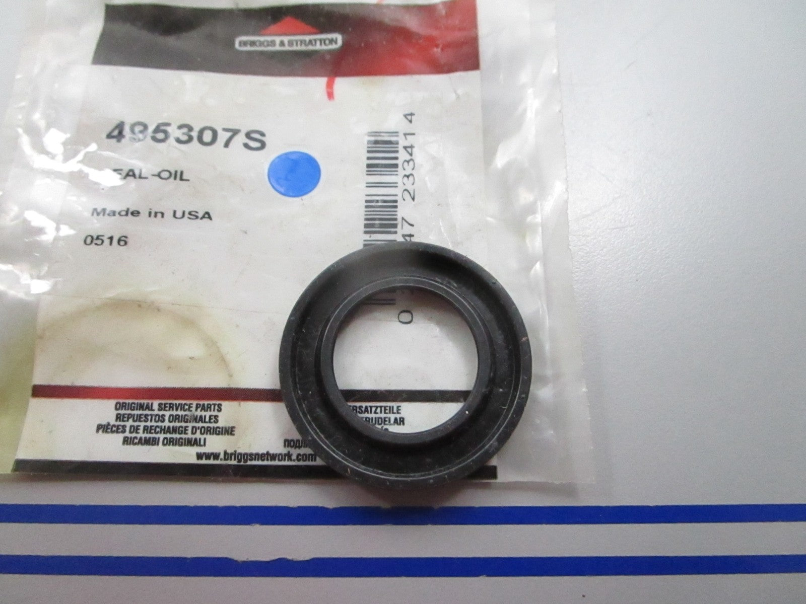 NEW OEM 495307S Briggs & Stratton Oil Seal 0810