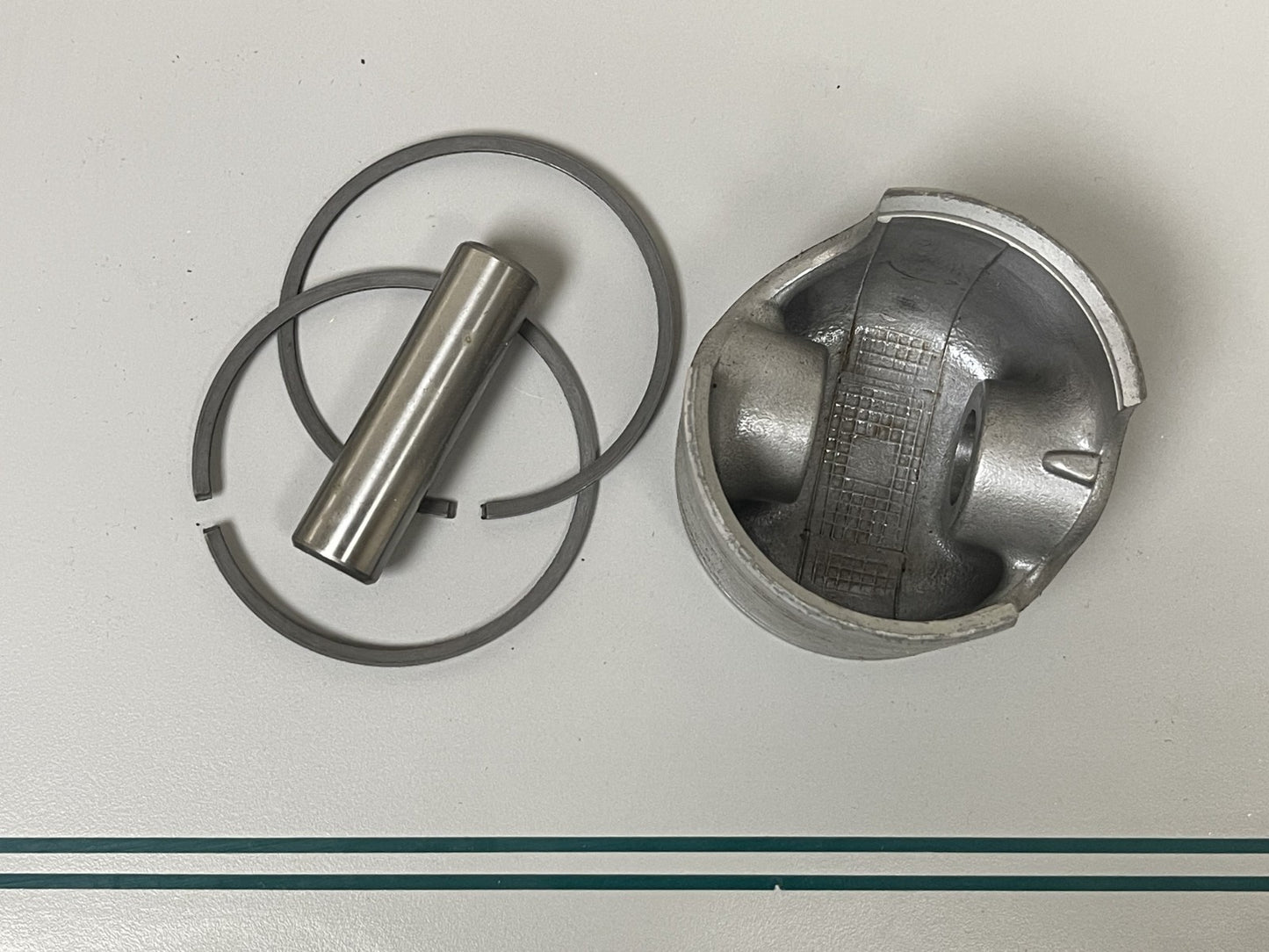 NEW OEM 5006694 Johnson Evinrude Piston & Ring Kit 0670