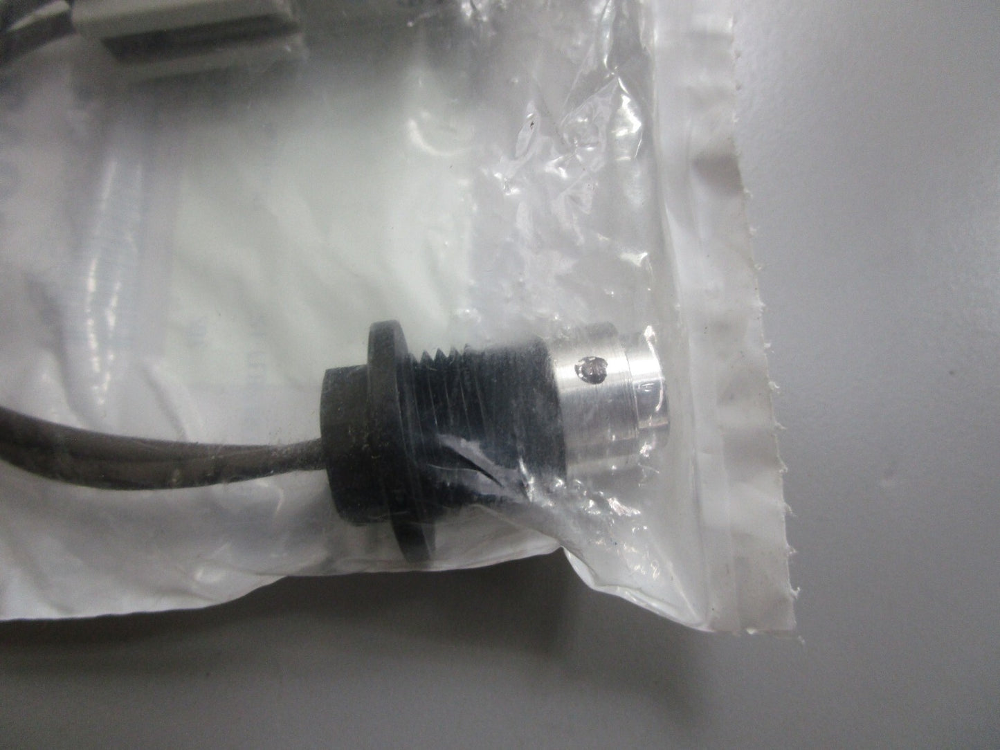 *NEW OEM* 0820 Volvo Penta Temperature Sensor 3889526 23117173