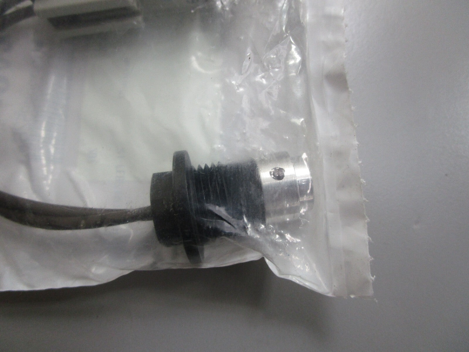 *NEW OEM* 0820 Volvo Penta Temperature Sensor 3889526 23117173