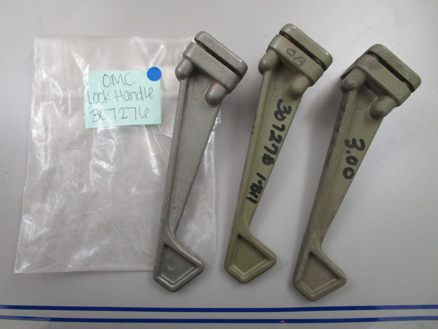 *NEW OEM* (LOT OF 3) 0770 OMC Johnson Evinrude Lock Handle 307276 0307276