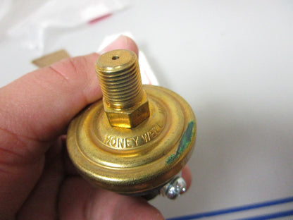 *NEW OEM* 0720 Honeywell Oil Pressure Switch 76061-49