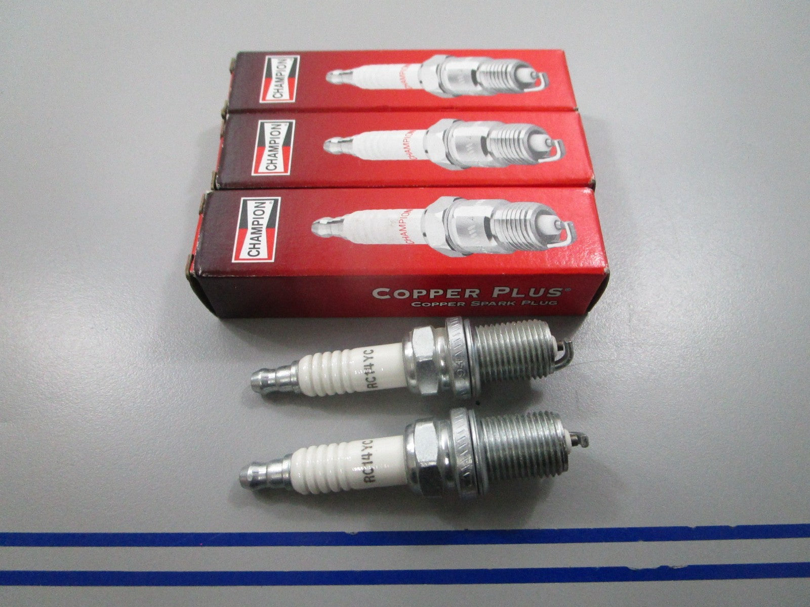 *NEW* (LOT OF 5) 0810 Champion Spark Plug RC14YC