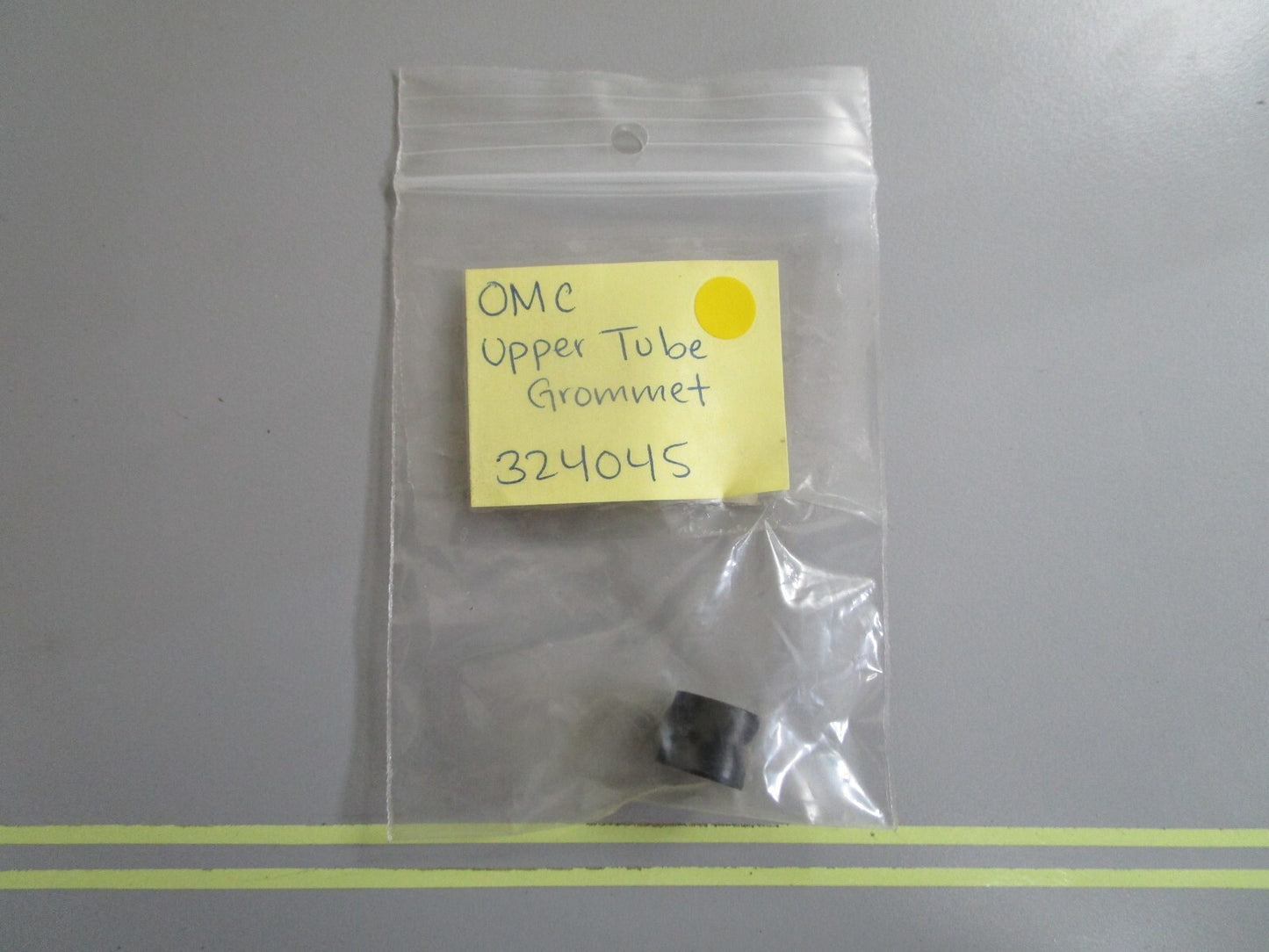 *NEW OEM* 0810 OMC Johnson Evinrude Upper Tube Grommet 324045 0324045