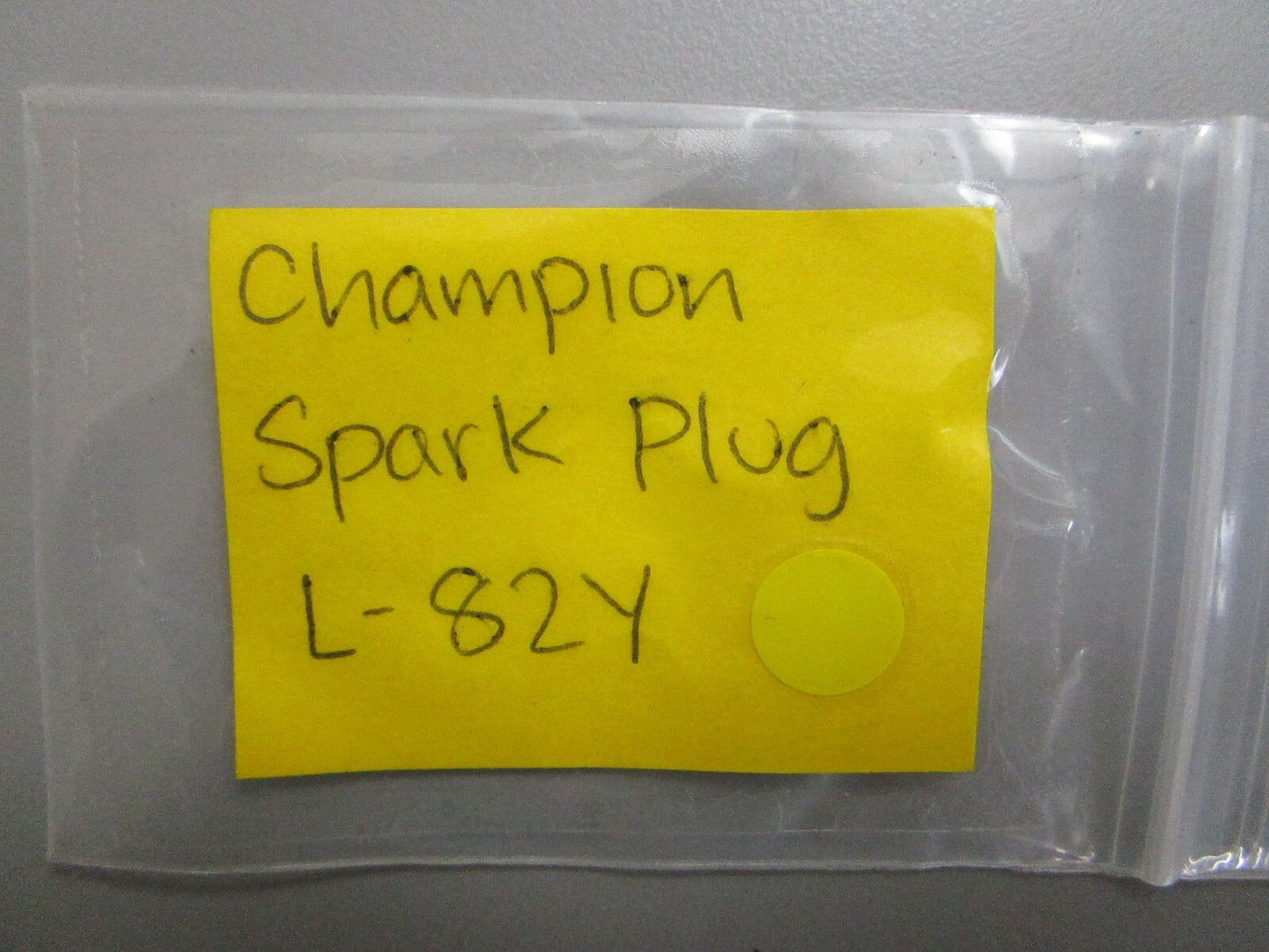 *NEW* 0810 Champion Spark Plug L-82Y