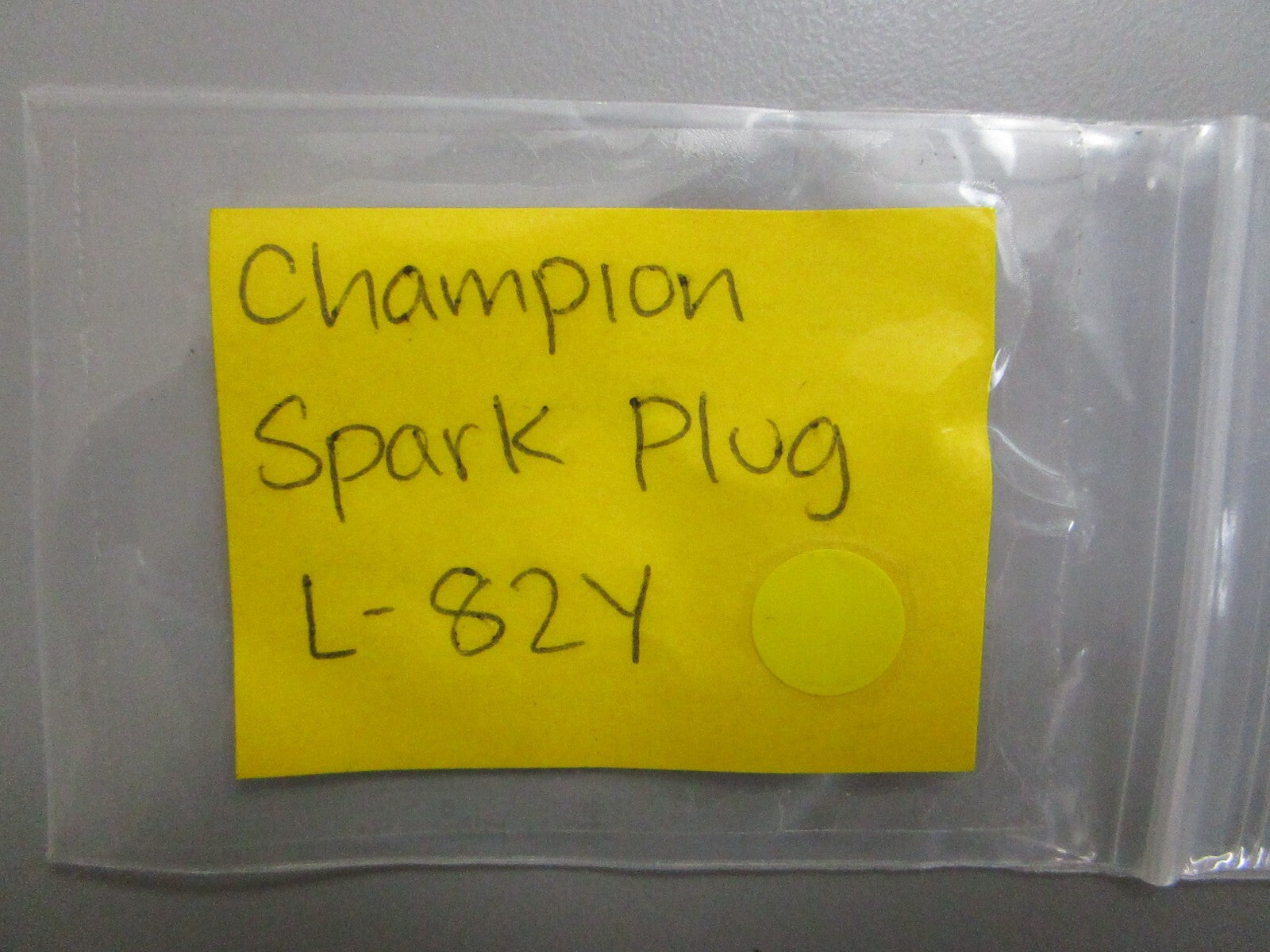 *NEW* 0810 Champion Spark Plug L-82Y