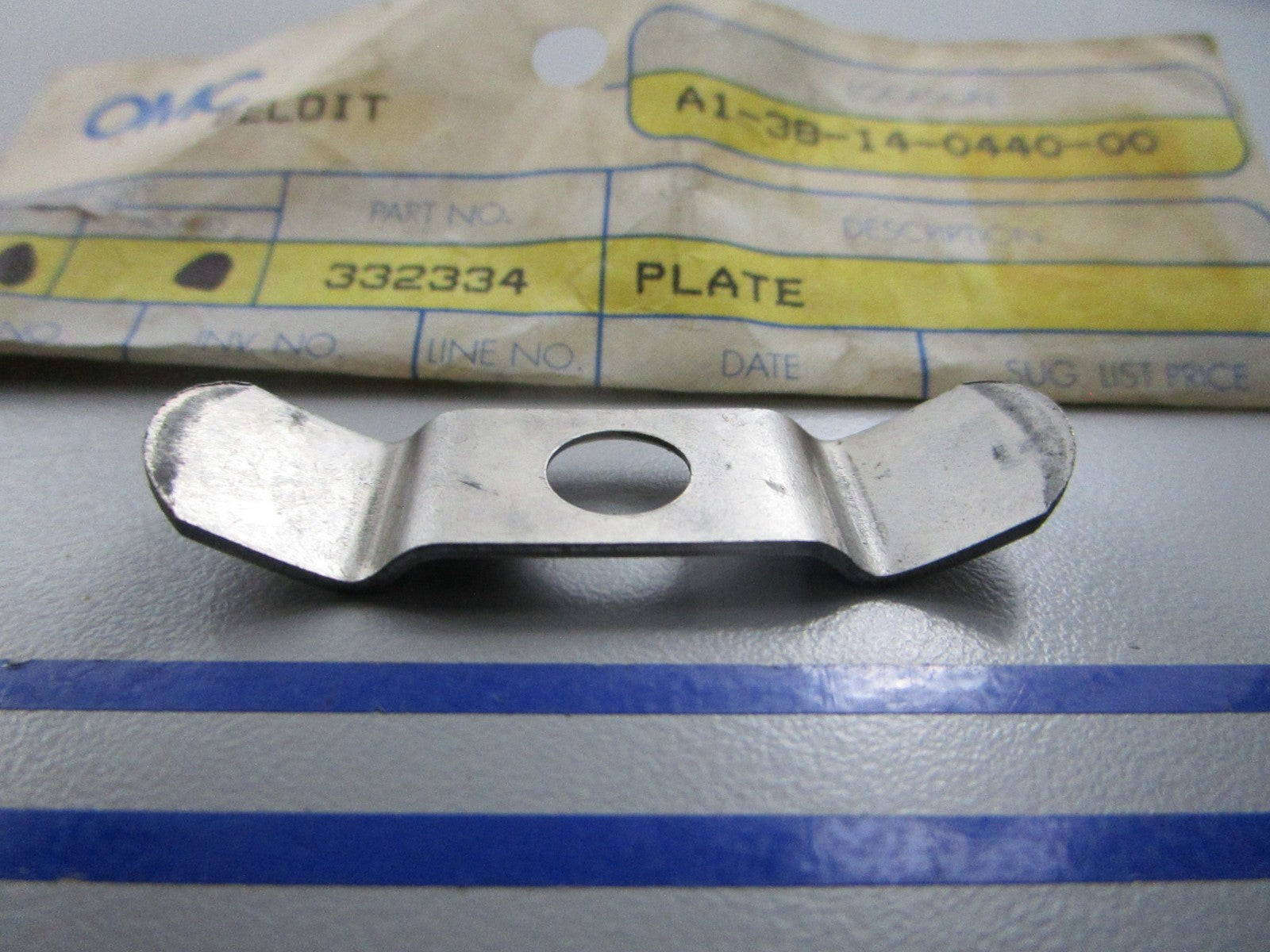 NEW OEM 332334 0332334 OMC Johnson Evinrude Plate 0810