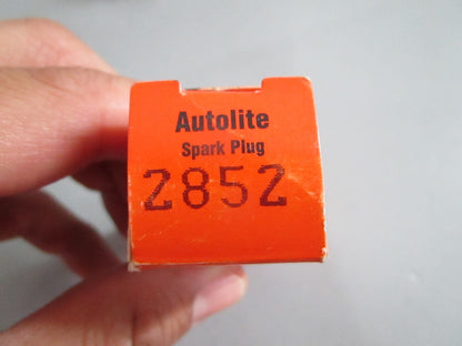 NEW OEM (LOT OF 10) 2852 Autolite Spark Plug 0820