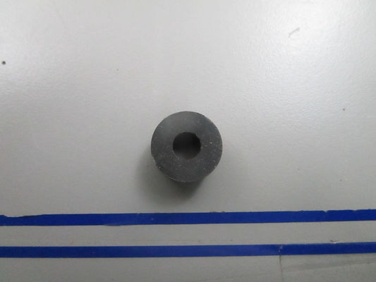 *NEW OEM* 0810 OMC Johnson Evinrude Grommet 552360 0552360