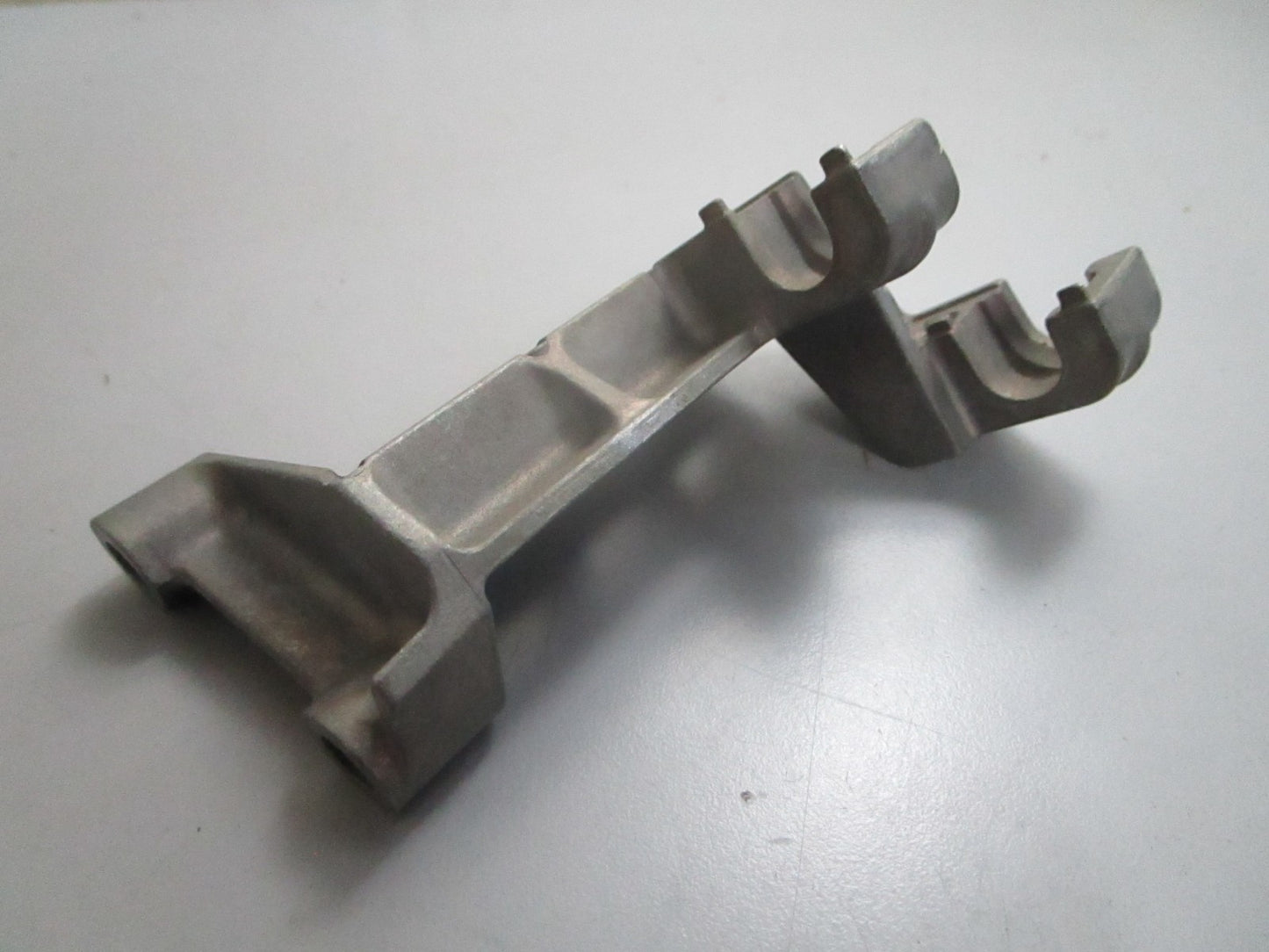 *NEW OEM* 0820 OMC Johnson Evinrude Trunnion Bracket 351927 0351927