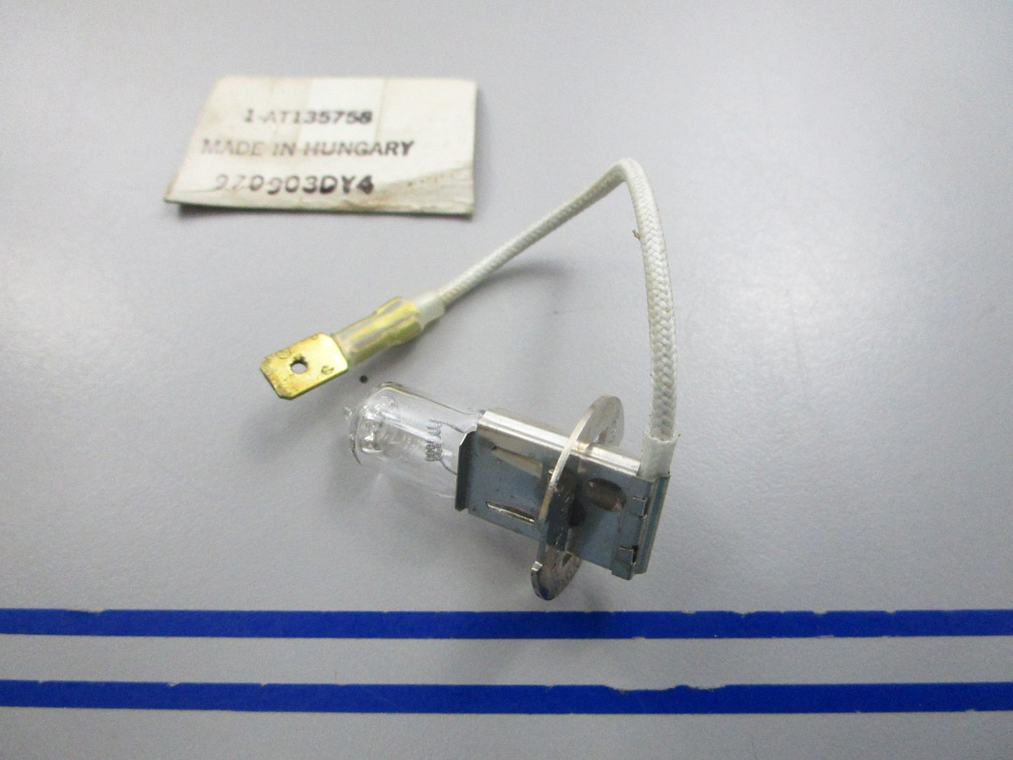 NEW OEM AT135758 John Deere Equipment Bulb 0810