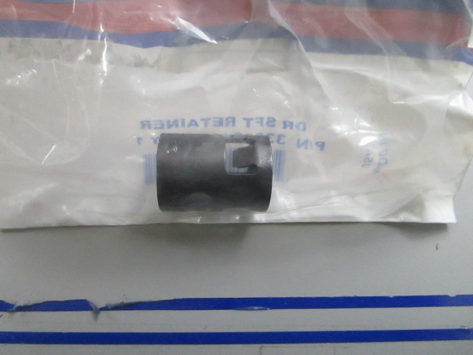 *NEW OEM* 0810 OMC Johnson Evinrude Retainer 338504 0338504