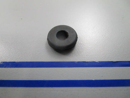 *NEW OEM* 0810 OMC Johnson Evinrude Grommet 3011290