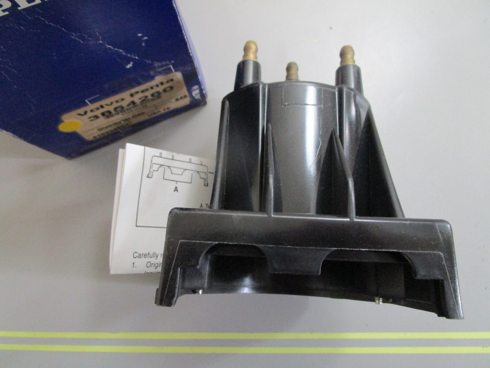 *NEW OEM* 0810 Volvo Penta Distributor Cap 3854260