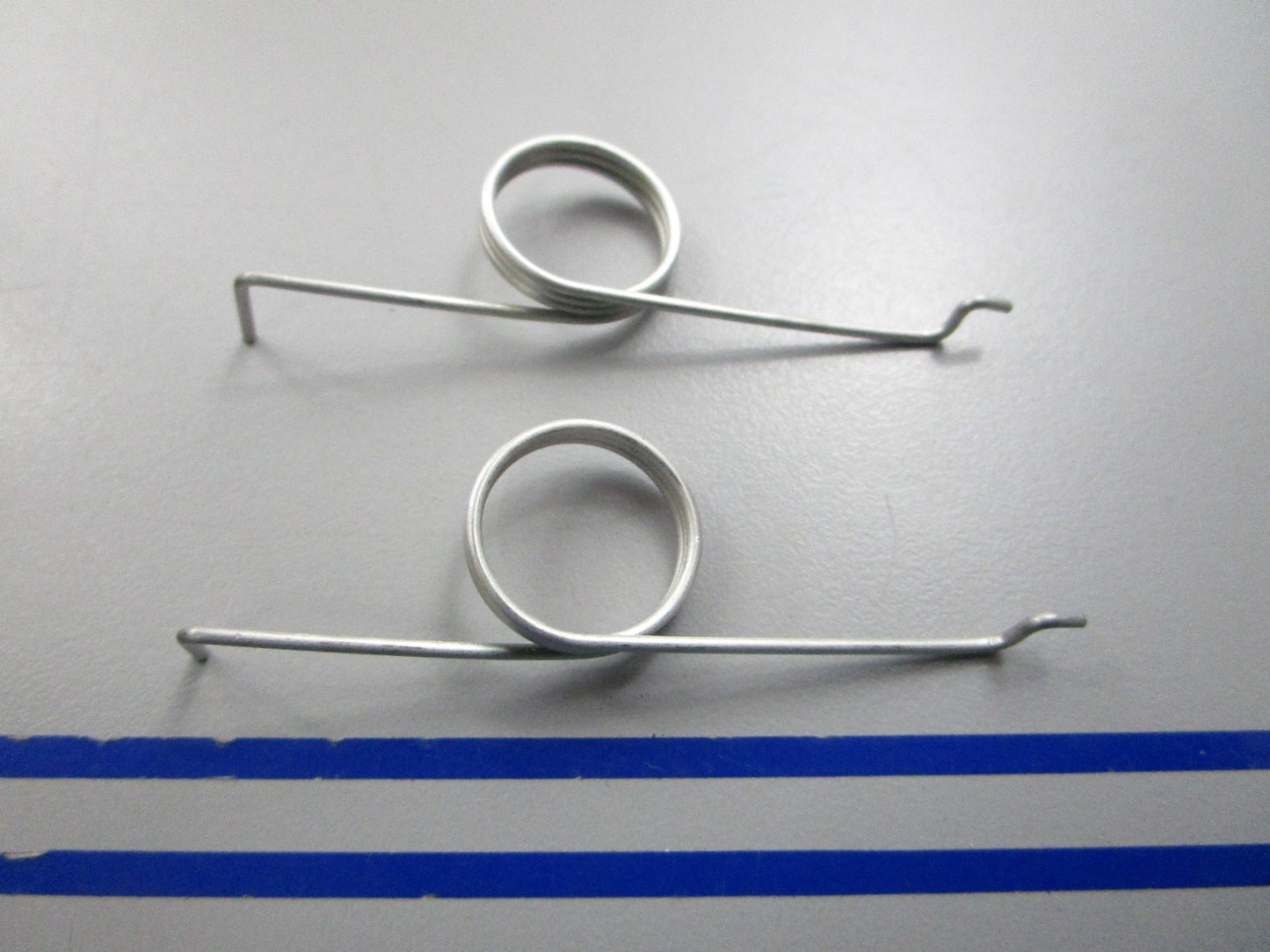 NEW OEM (LOT OF 2) 329002 0329002 OMC Johnson Evinrude Tilt Lock Spring 0810