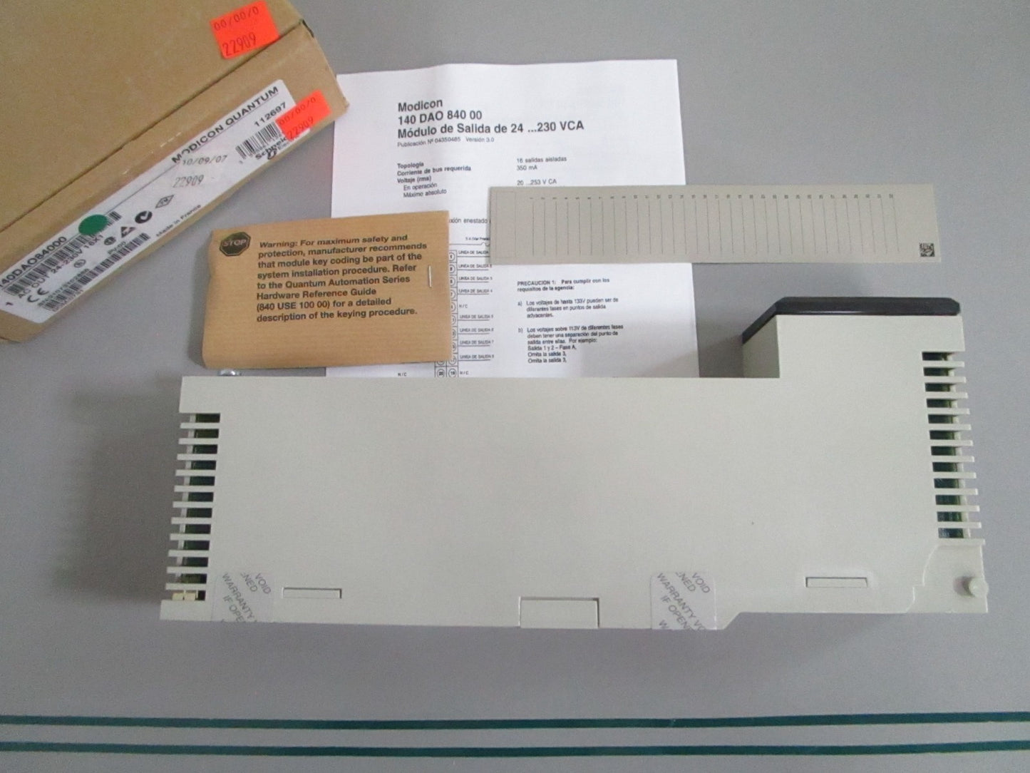 Schneider Modicon 140DAO84000 Quantum AC Output 16CH 24-230V NEW OEM 0820
